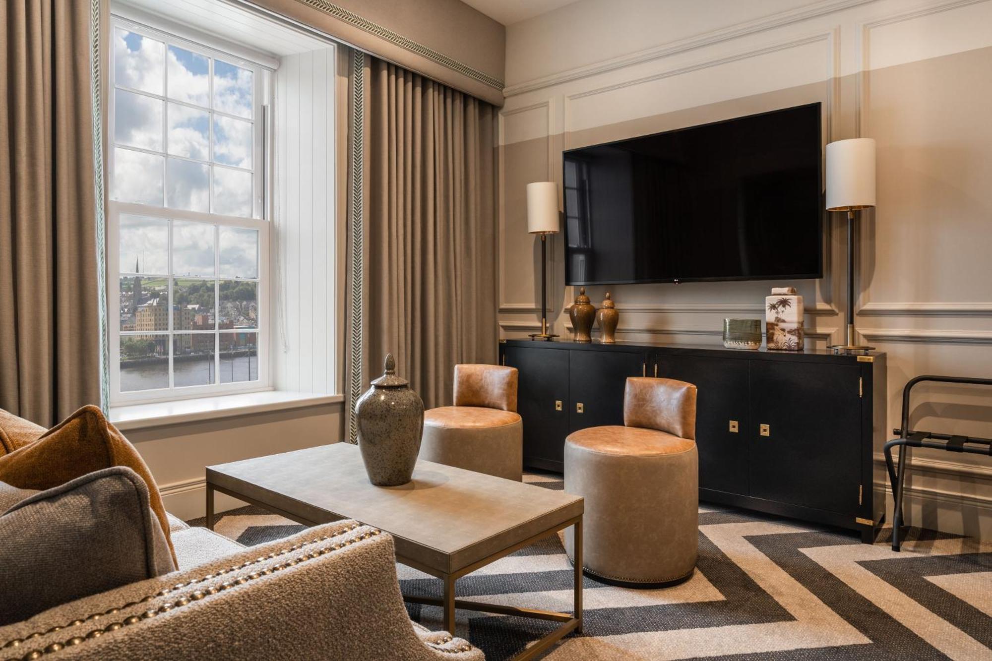 Suite,1556270764:JPEG