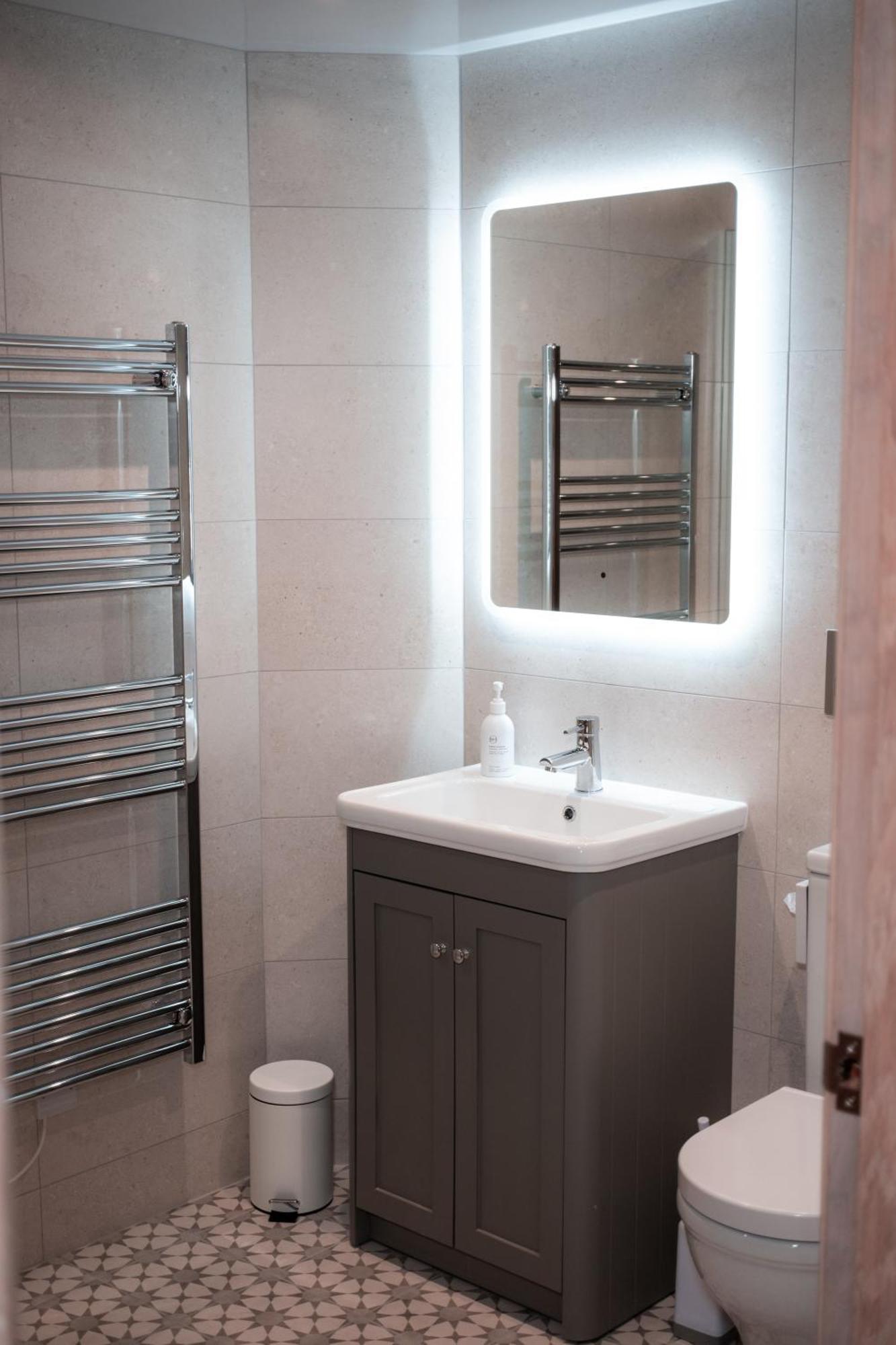 Deluxe Room,1557540433:JPEG