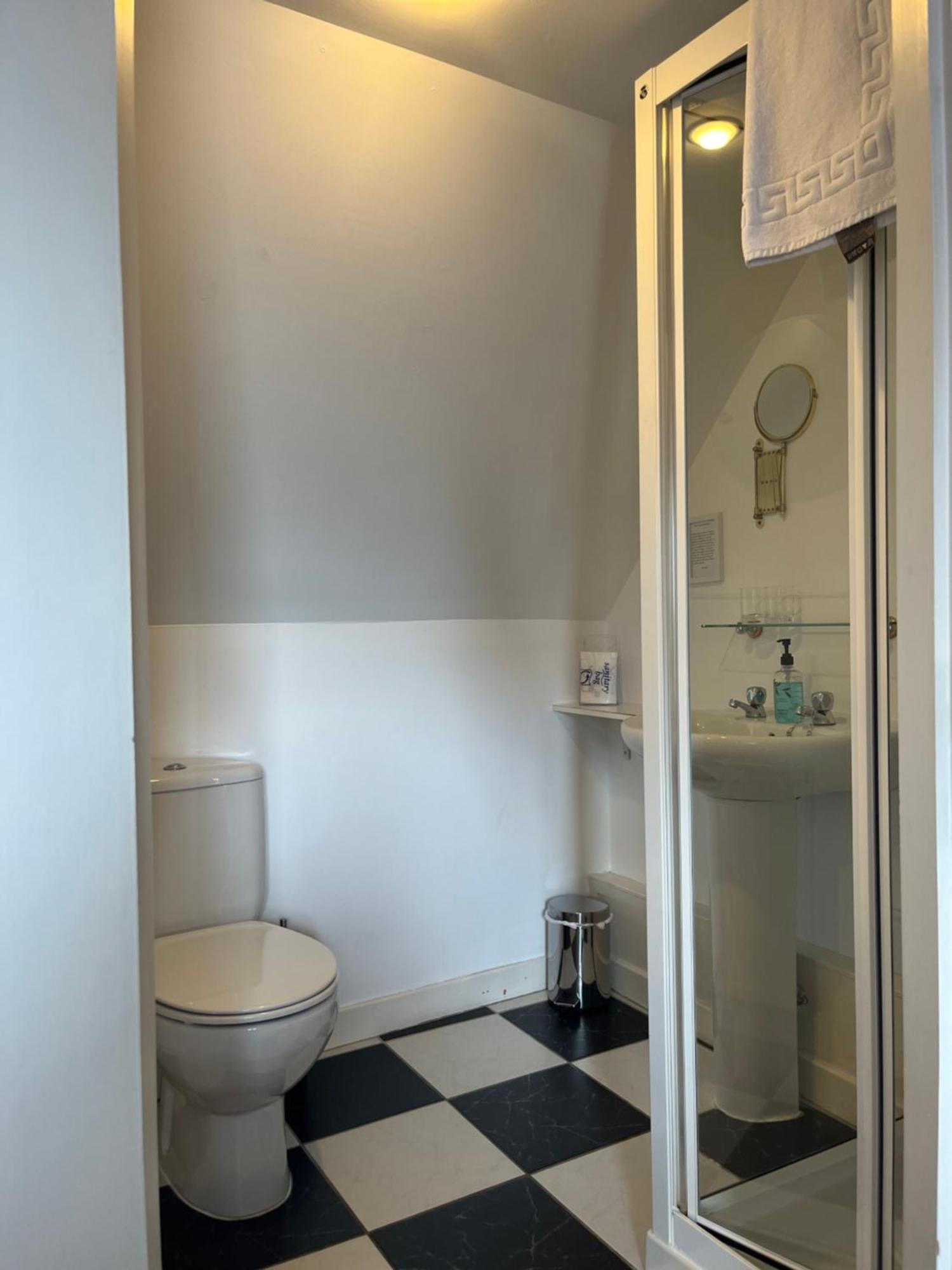 Double Room Private Bathroom,1651241271:JPEG