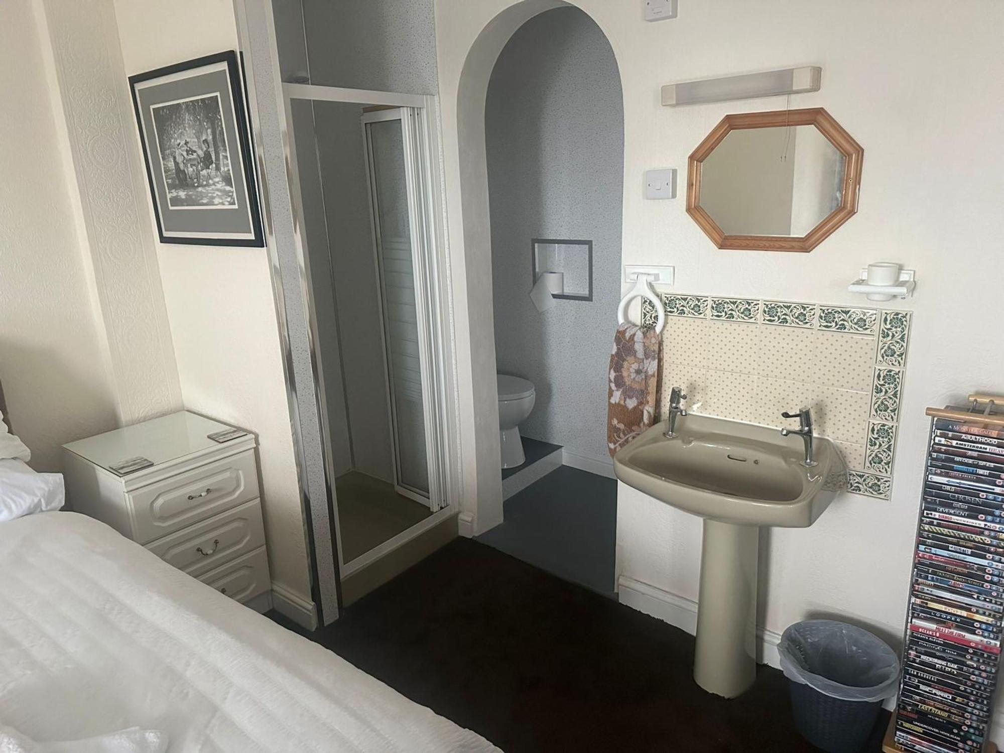 Compact Double Room - Shared,1583169606:JPEG