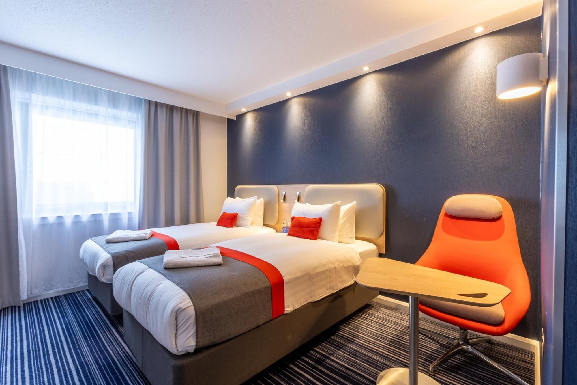 Standard Twin Room with Free Hot Breakfast