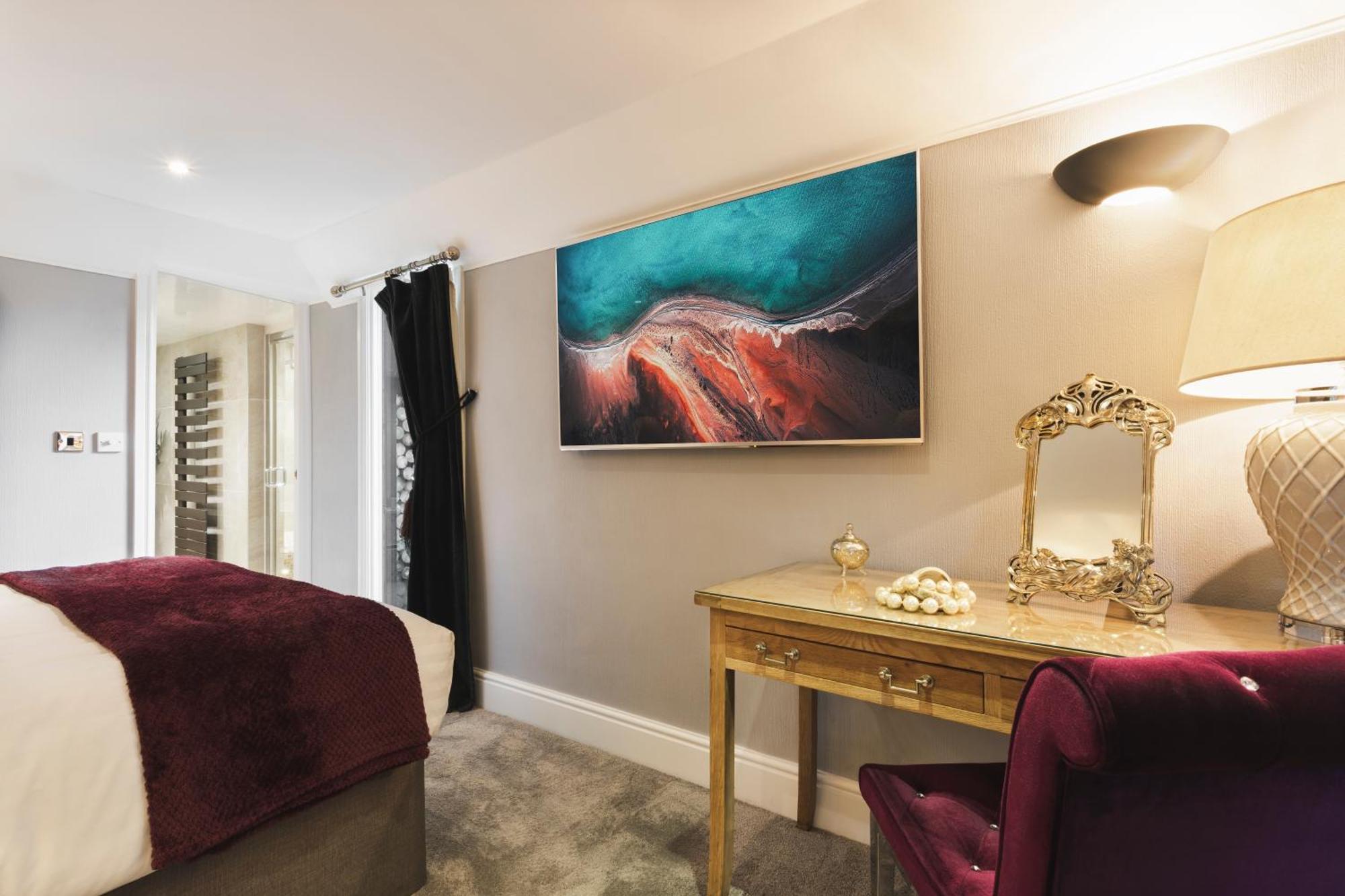 Deluxe Suite with Spa Bath
