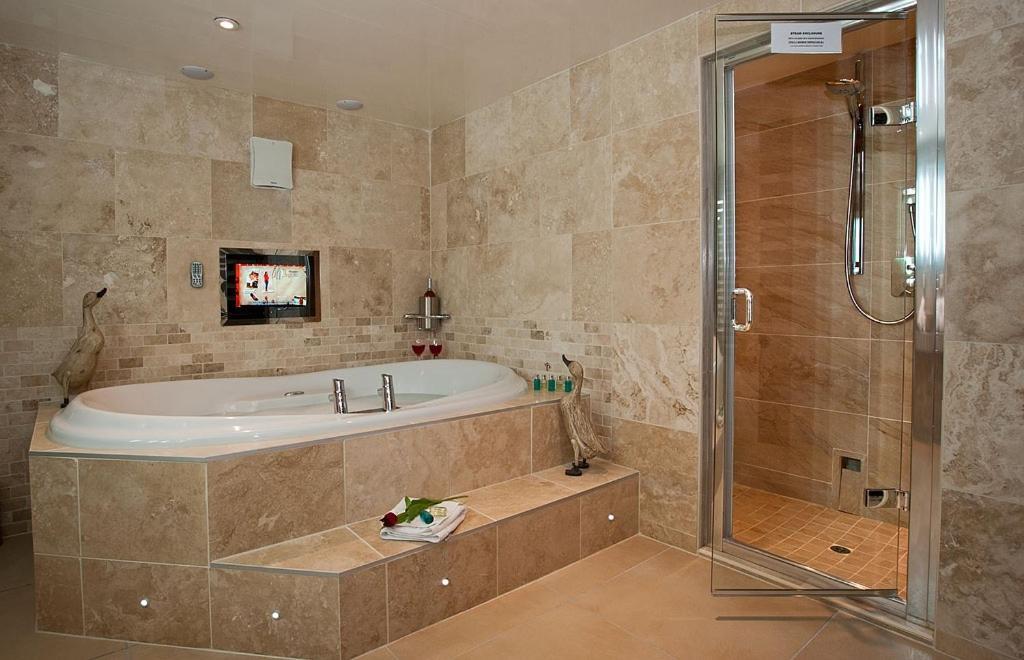 Deluxe Suite with Spa Bath