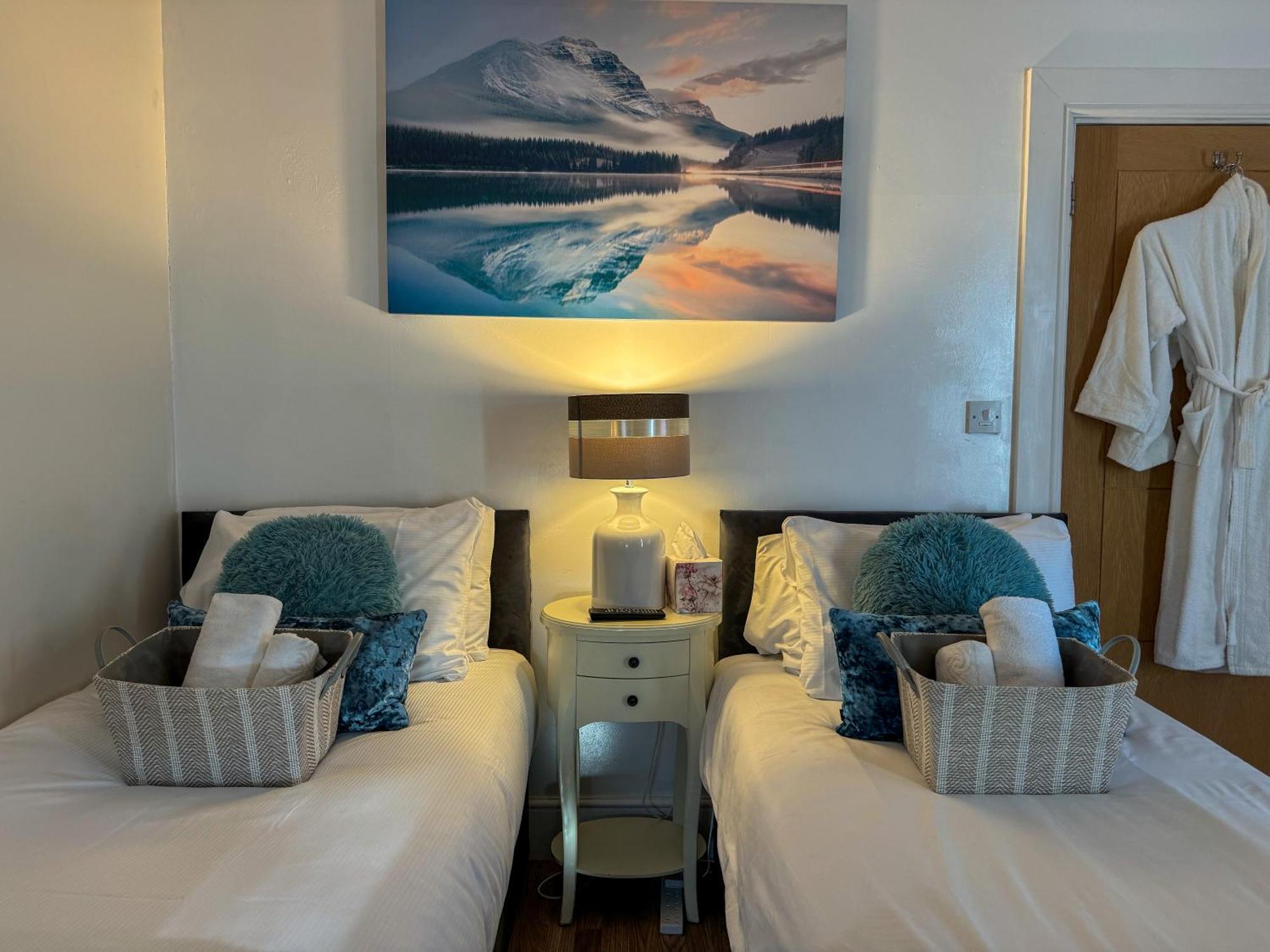 Standard Twin Room,1586874767:JPEG