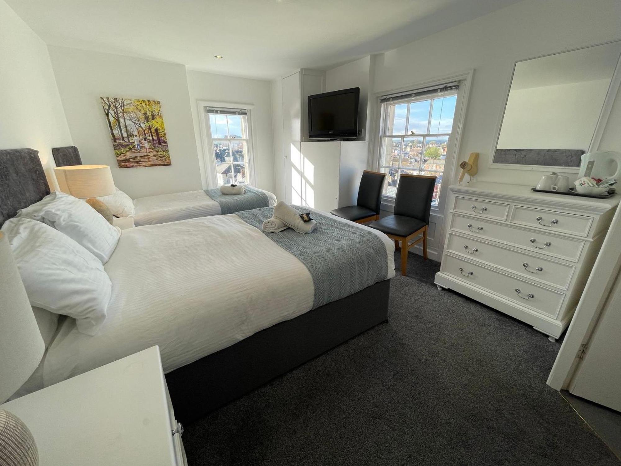 Silver Family of 3,1605197516:JPEG