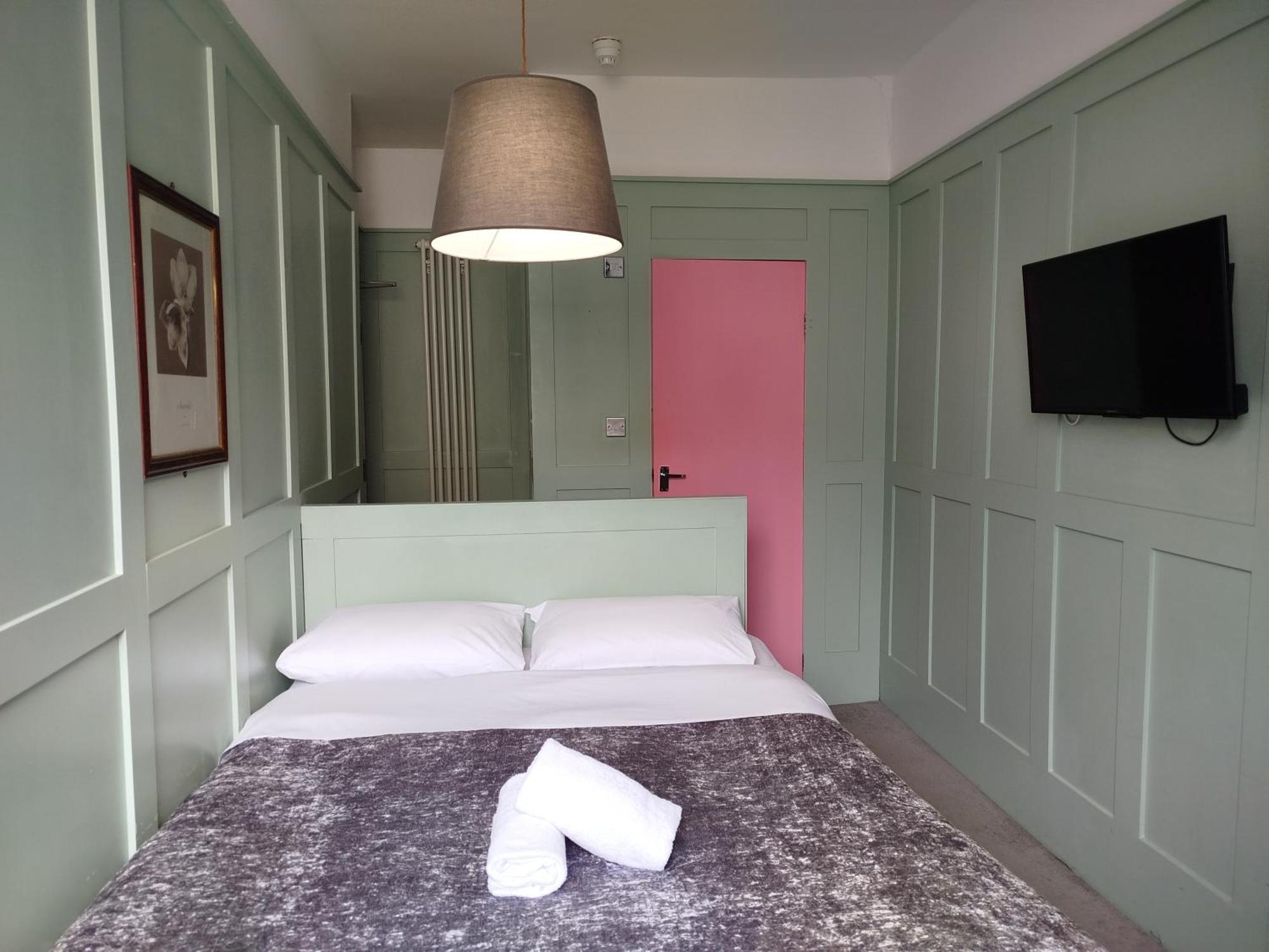 Double Room,1594843287:JPEG