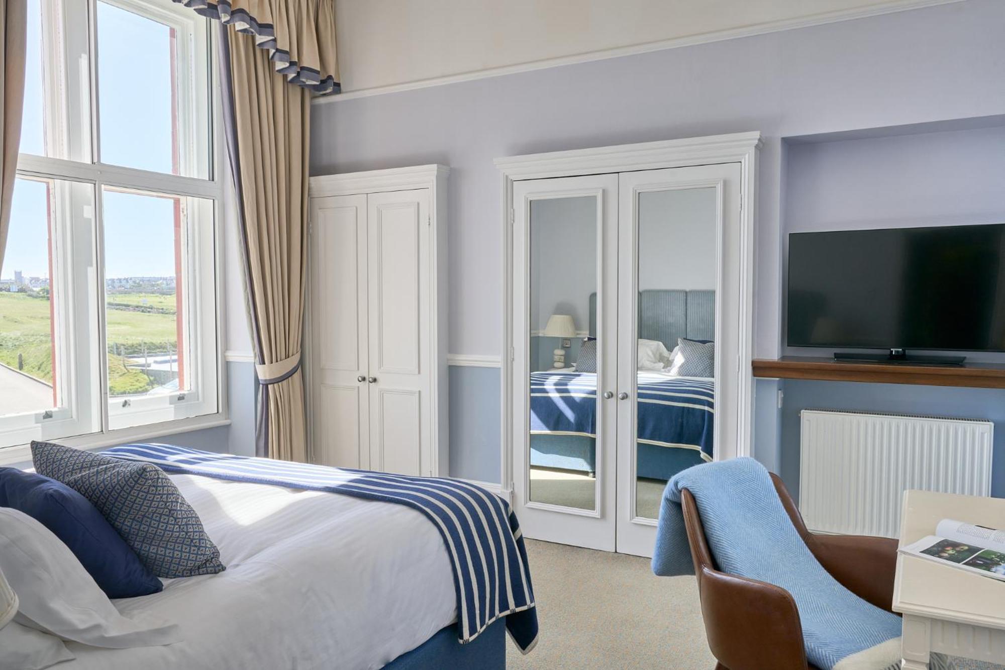 Double or Twin Room with Side Sea View,1609314820:JPEG