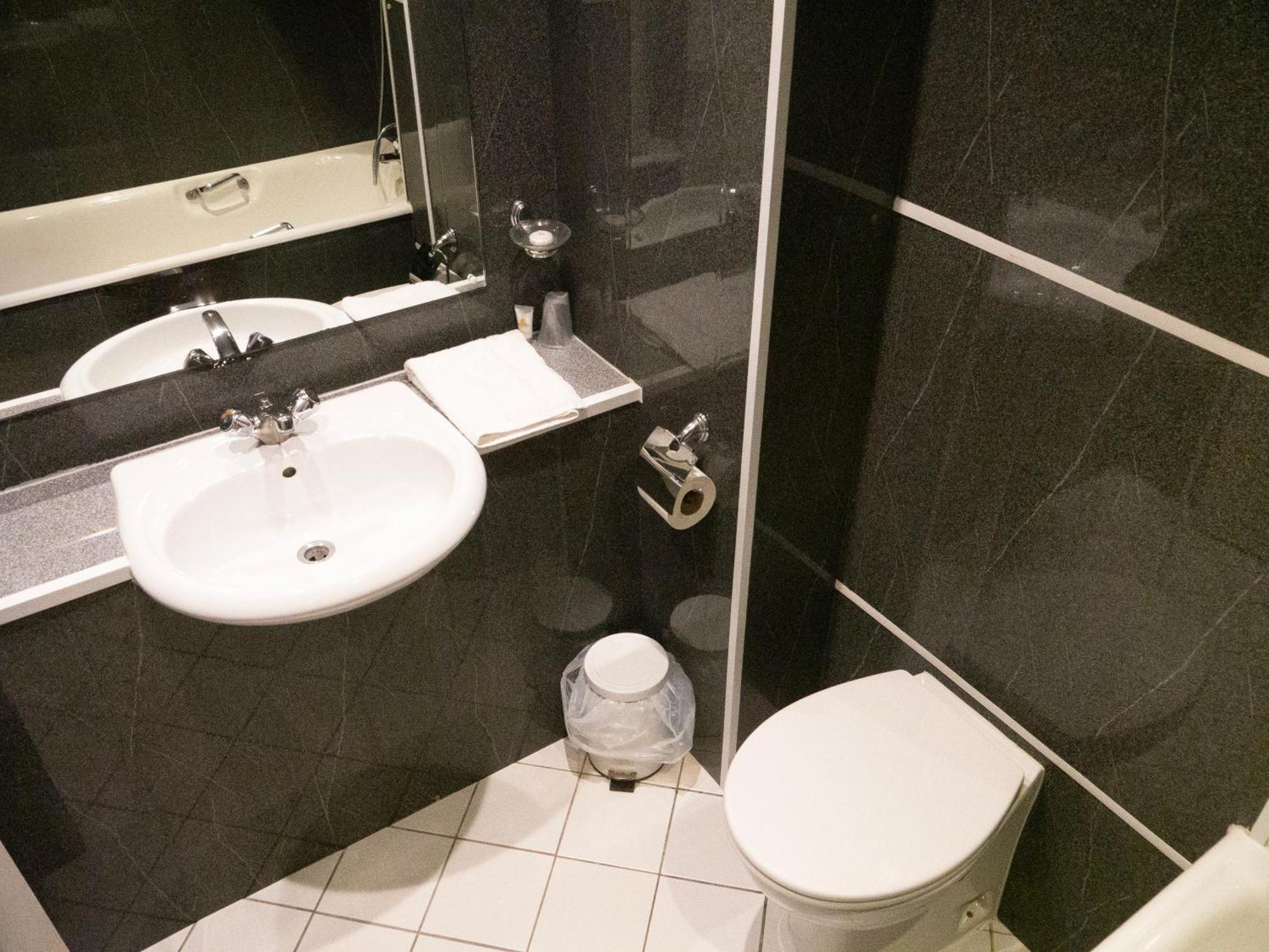 Twin Room,1610216914:JPEG