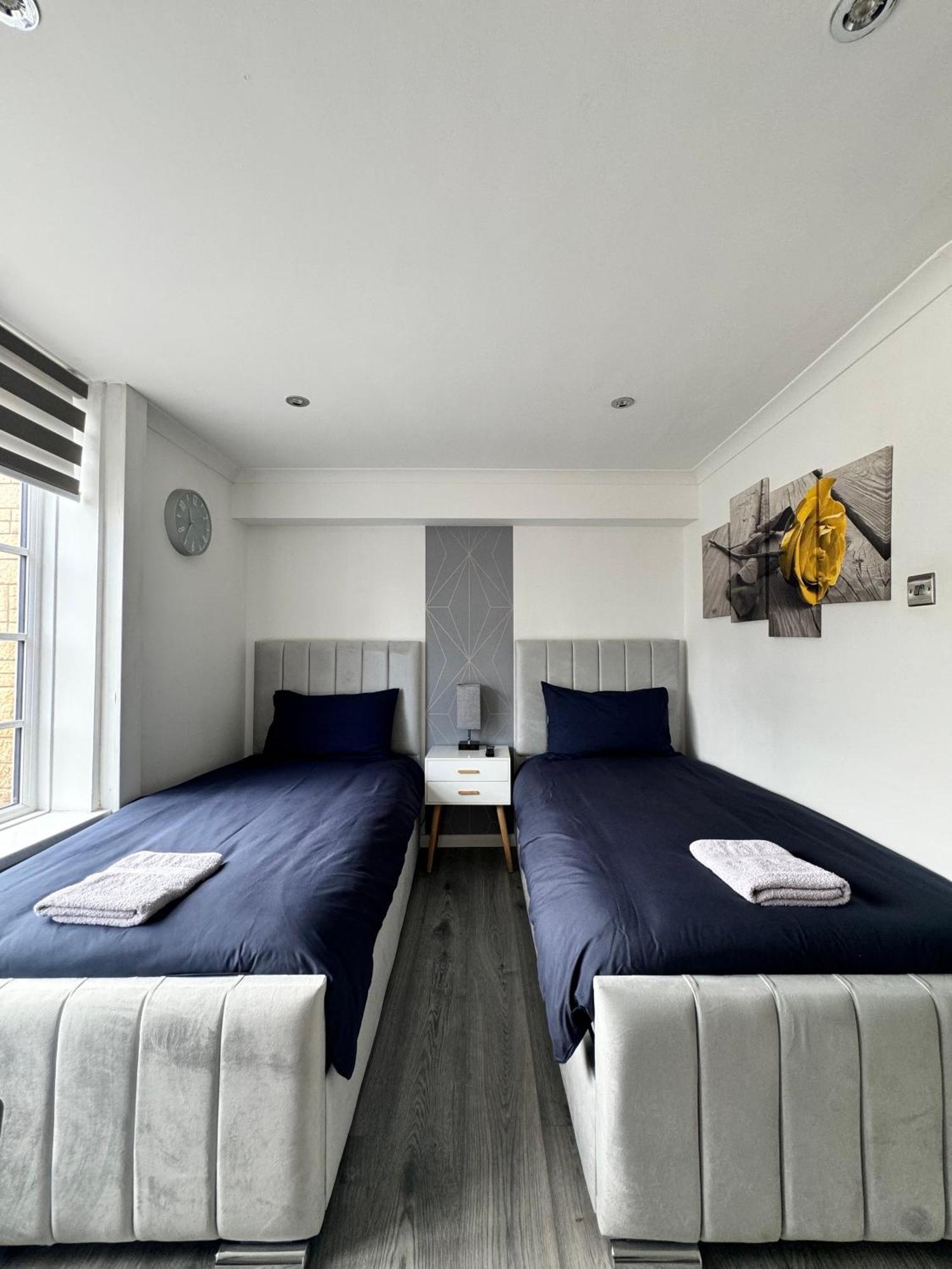 Deluxe One-Bedroom Apartment,1613073742:JPEG