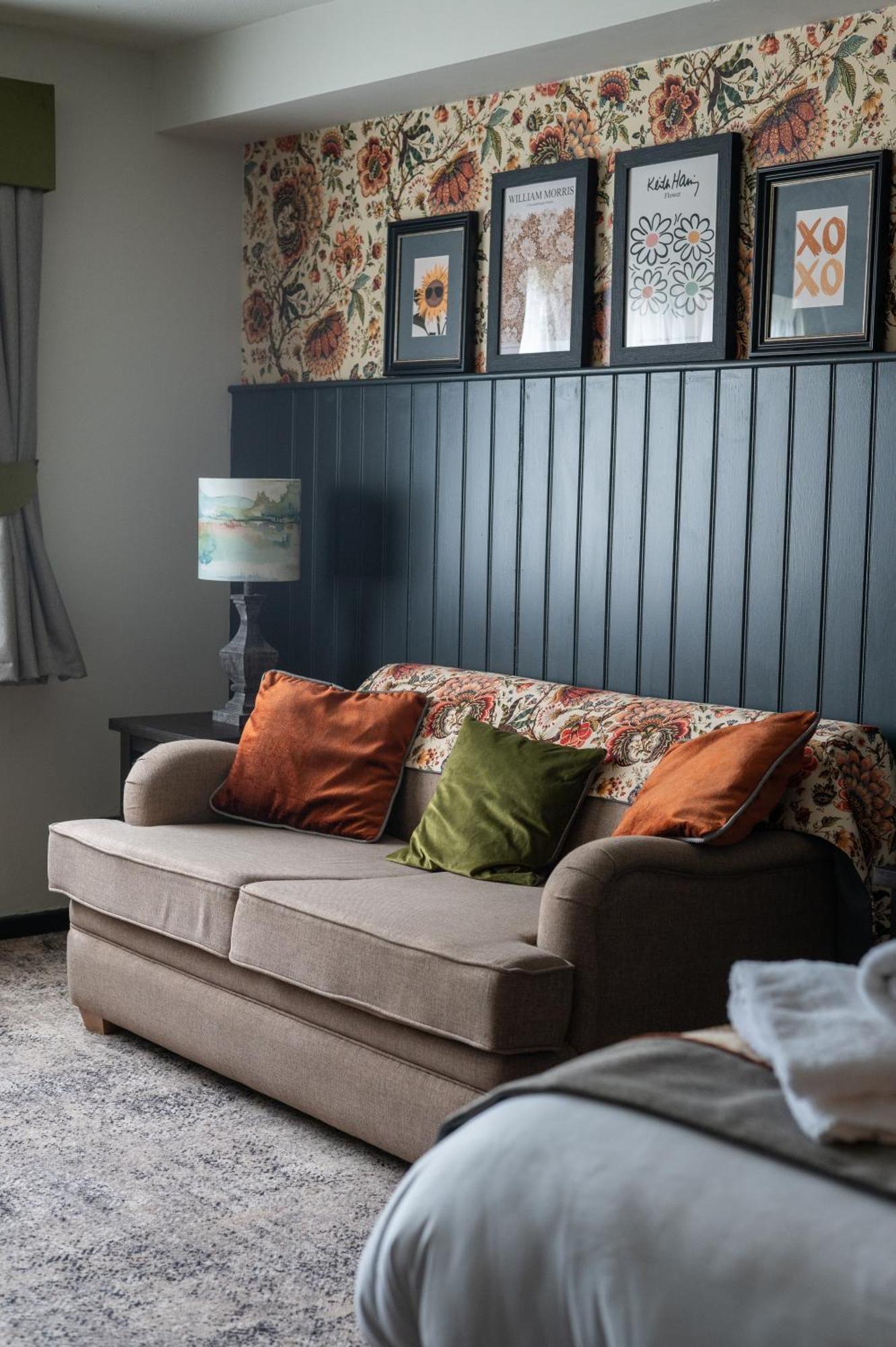 Superior Family Room,1615458527:JPEG