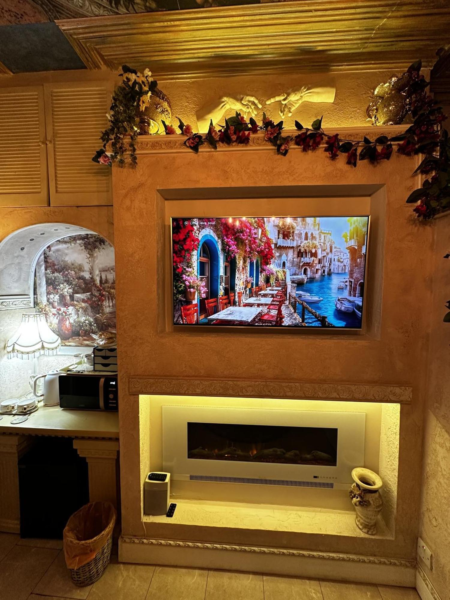 Venetian Suite,1716984396:JPEG