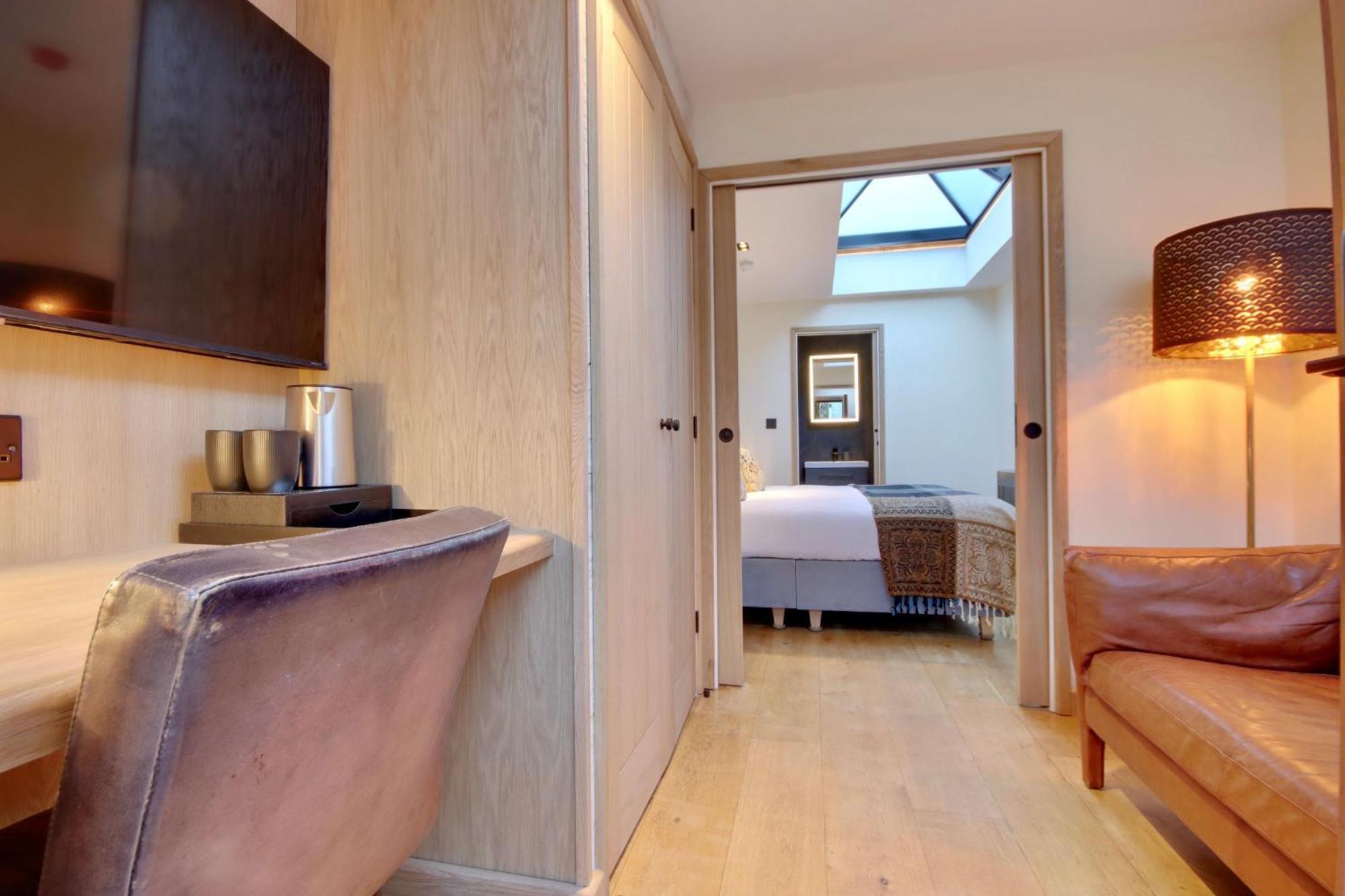 Junior Suite,1630901235:JPEG