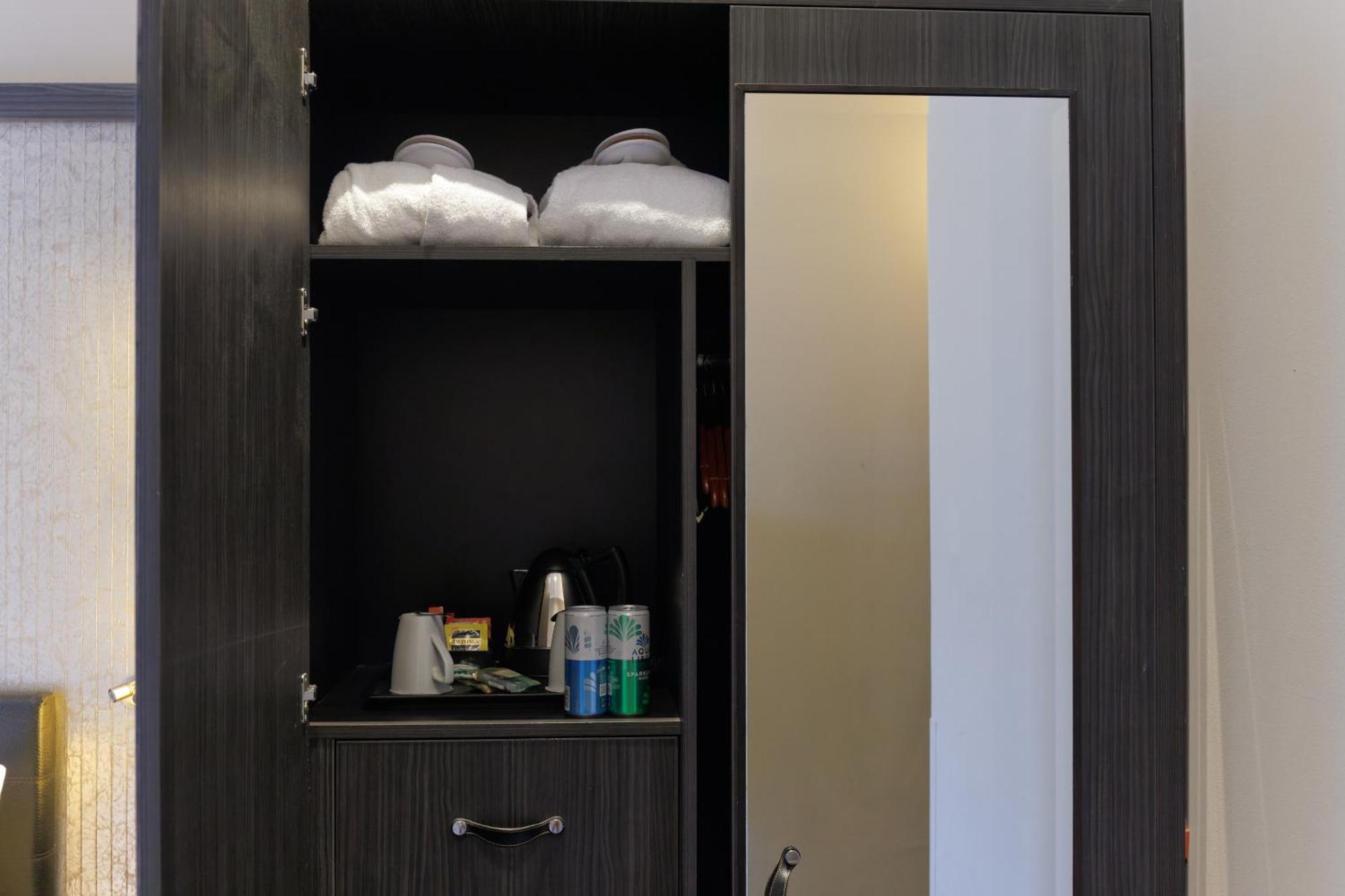 Deluxe Double Room with Two Double Beds and Castle View,1633679130:JPEG