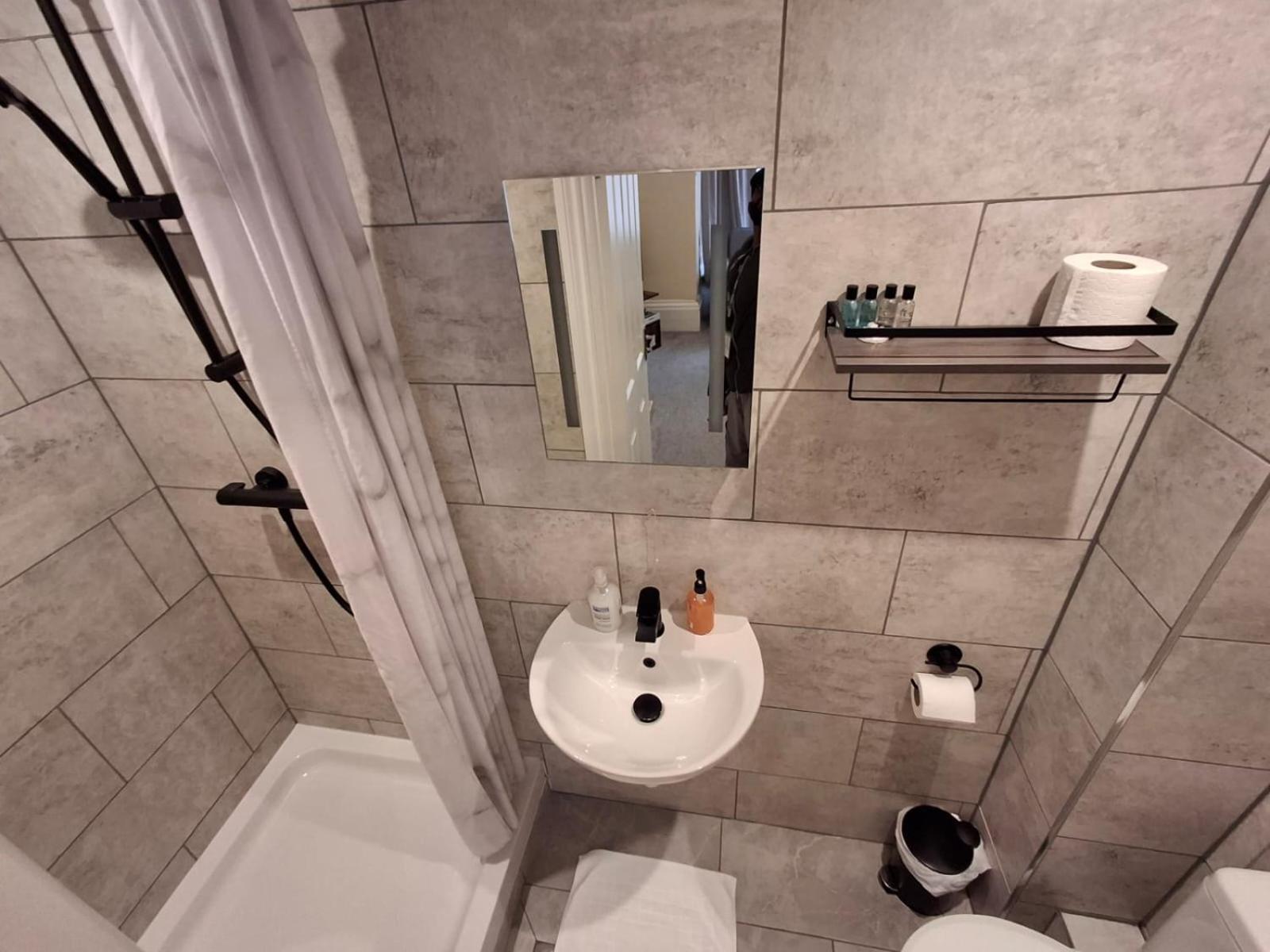 Deluxe Suite with Sea View,1645767161:JPEG