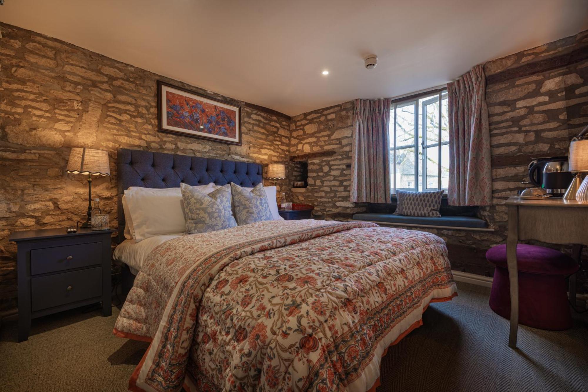 Small Double Room,1646891037:JPEG