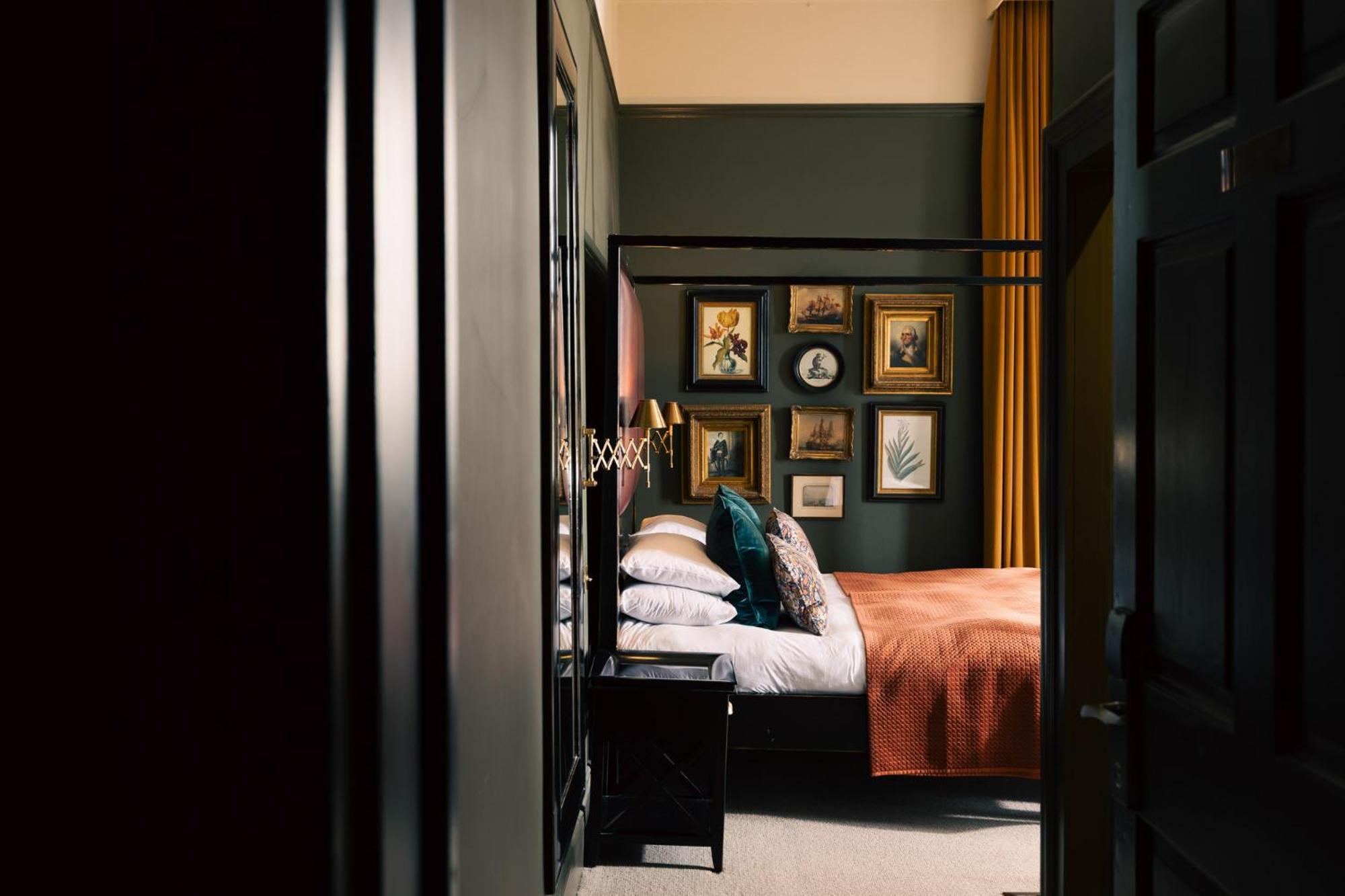 Luxury Four-Poster Room,1651164355:JPEG