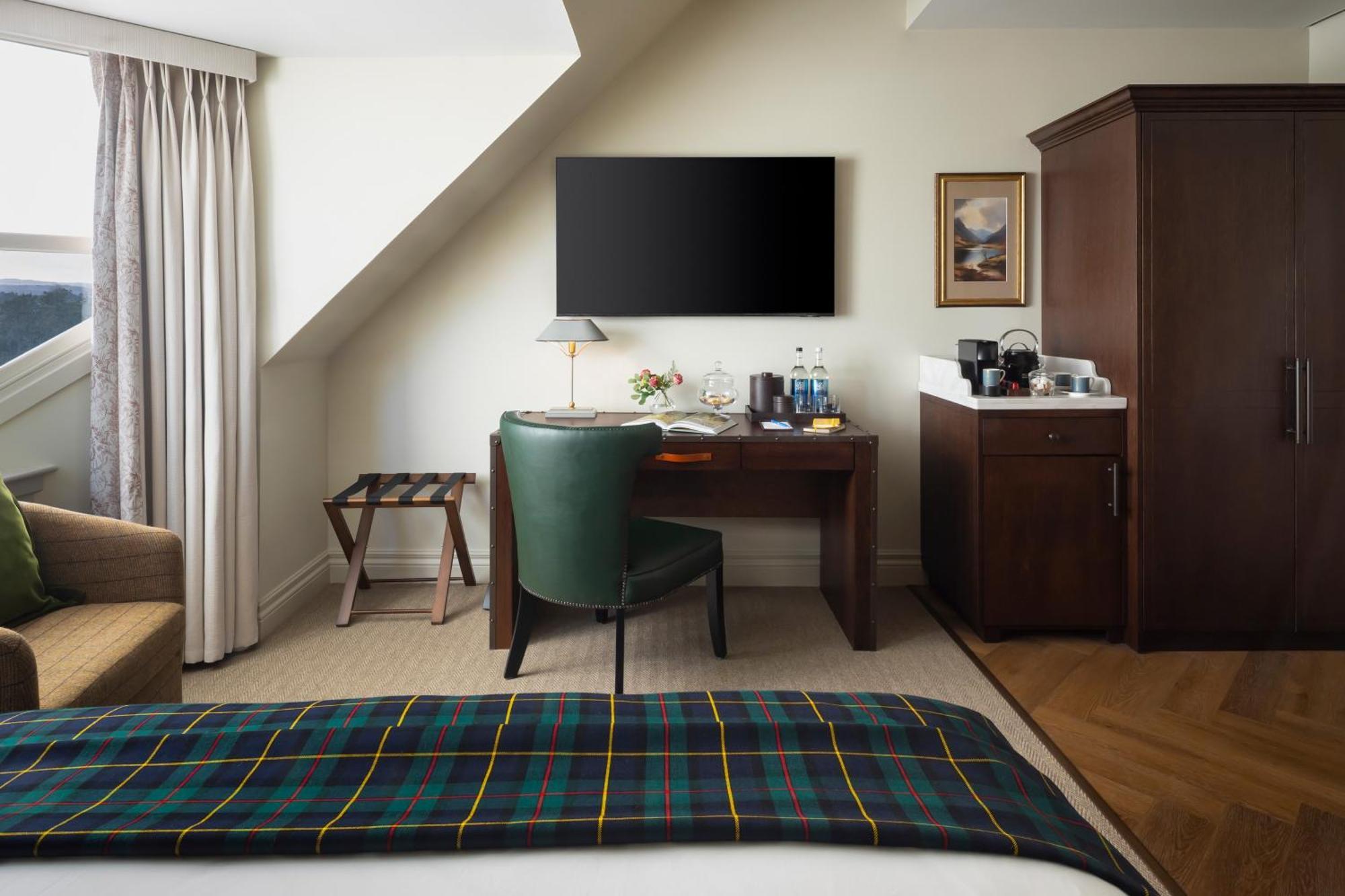 King Room with Roll-In Shower - Disability Access