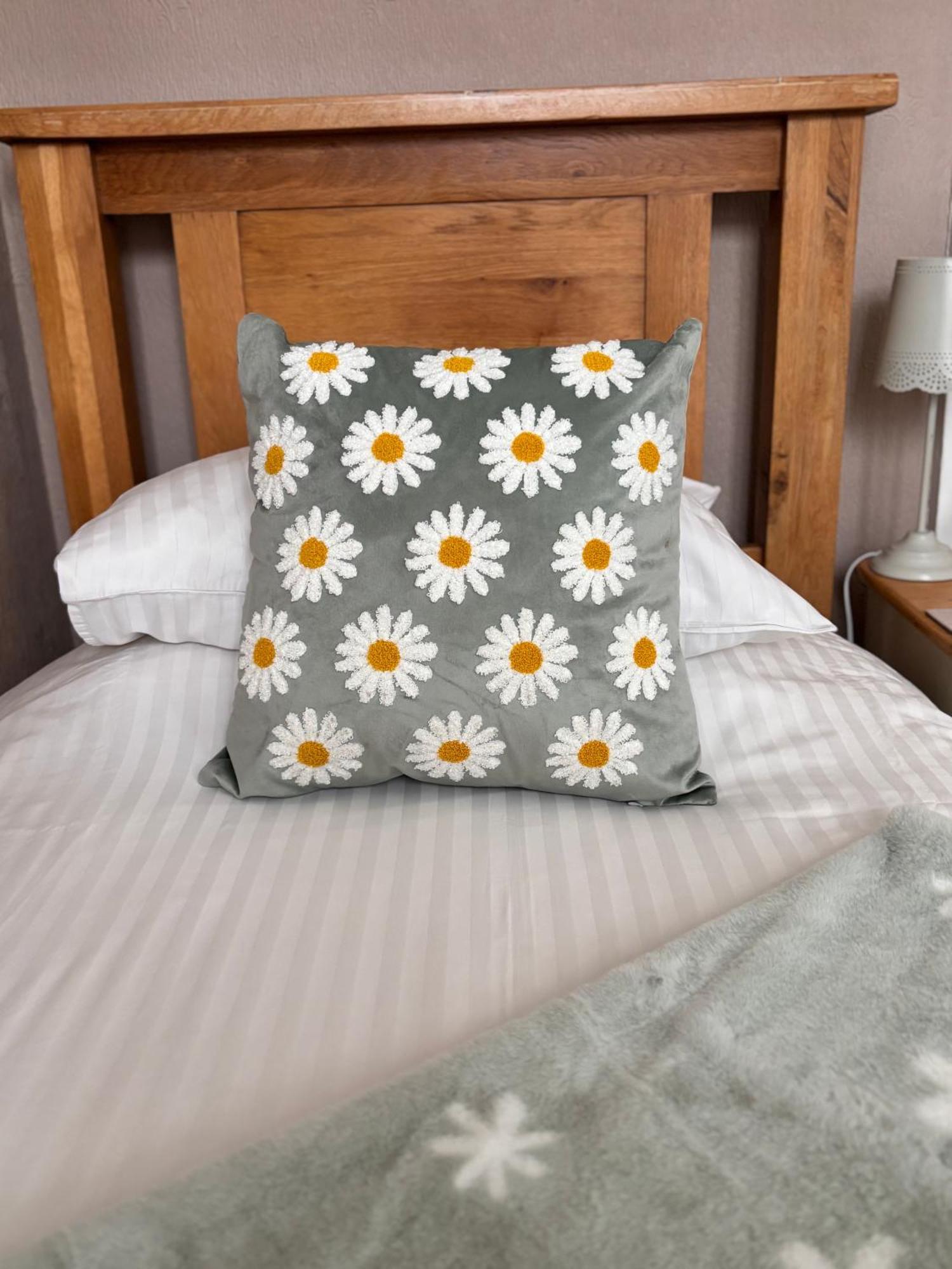 Standard Single Room,1657168996:JPEG