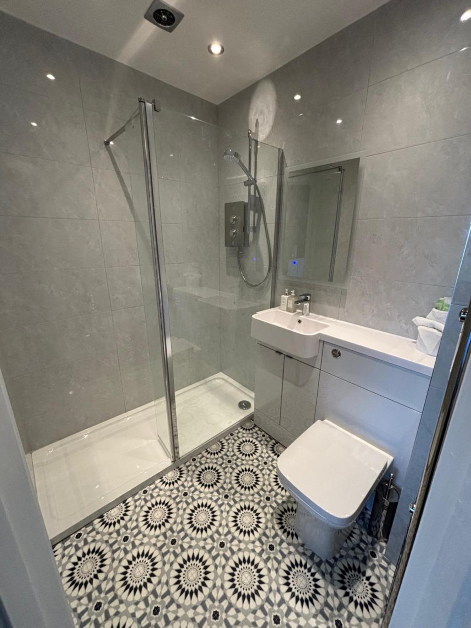 Double Room,1758348621:JPEG