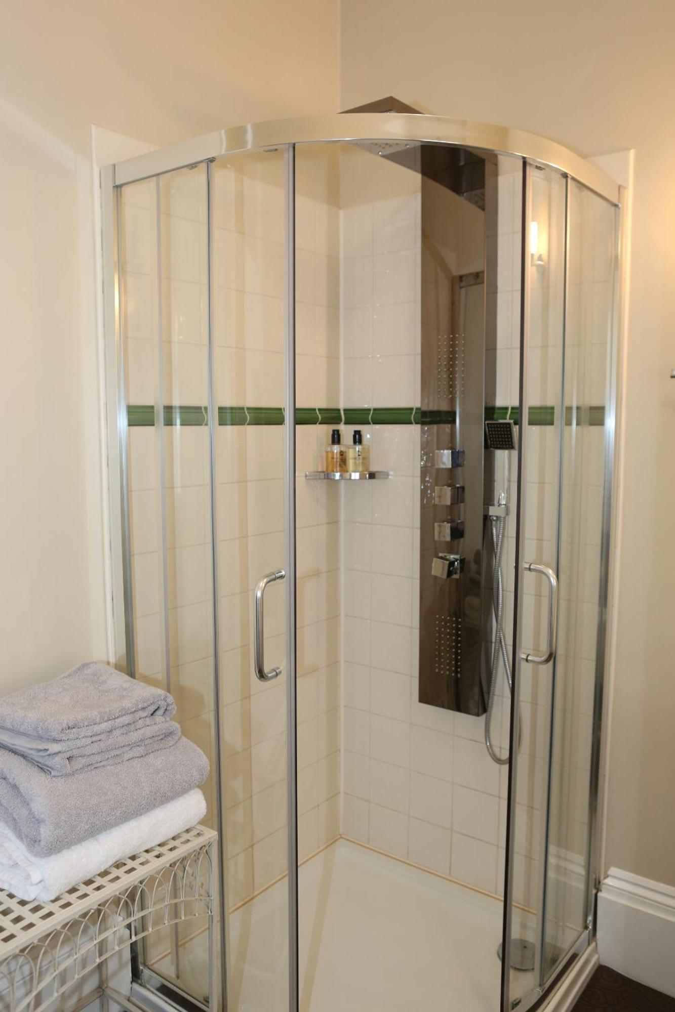 King Room,1664668363:JPEG