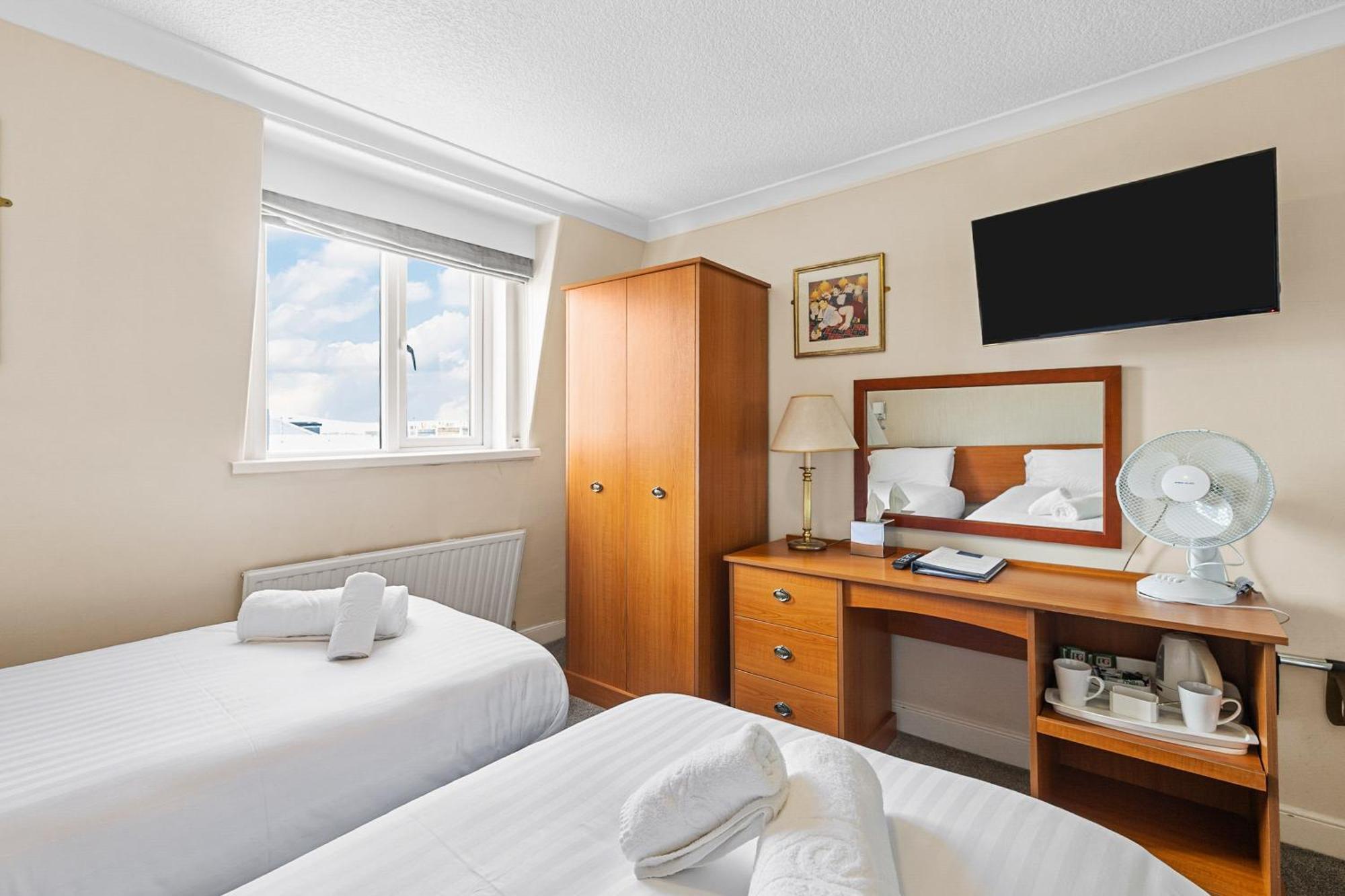 Twin Room,1668054123:JPEG