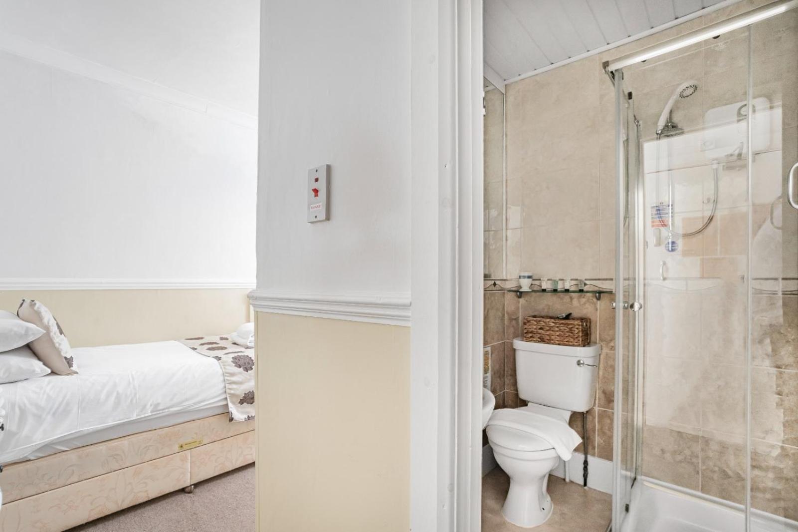 Twin Room with Shower,1668091709:JPEG