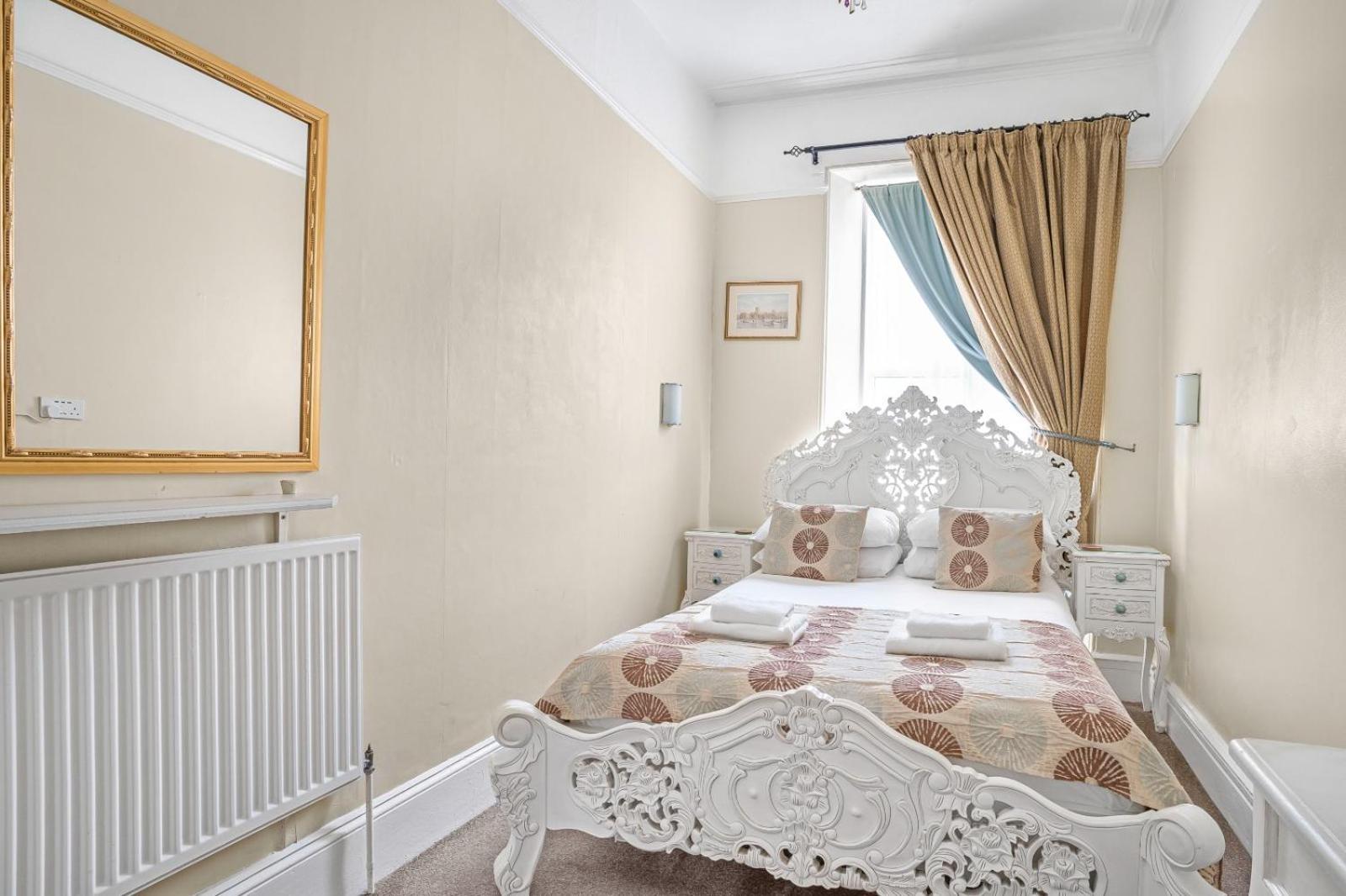 Small Double Room,1668091718:JPEG