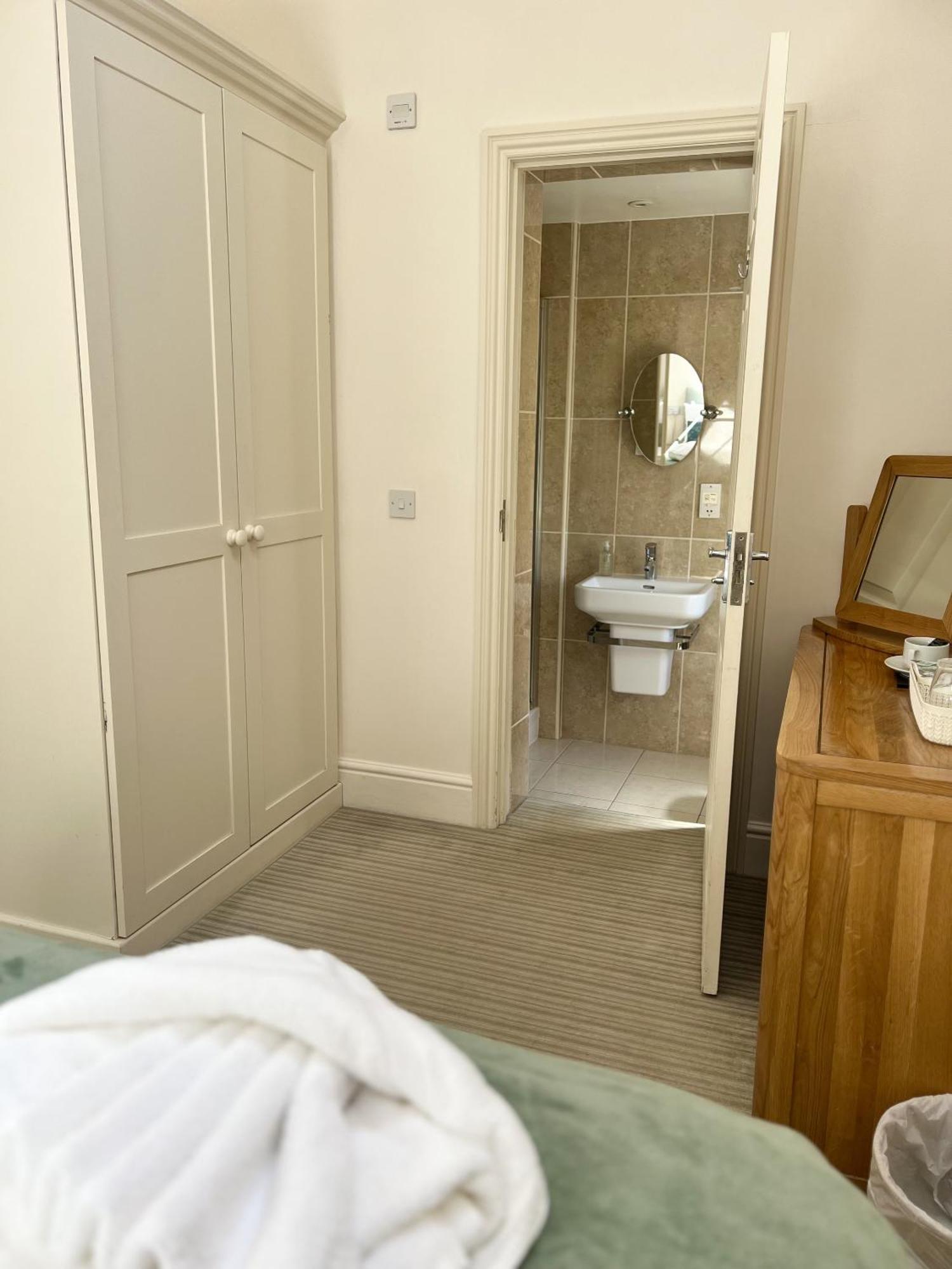 Deluxe Double Room with Shower