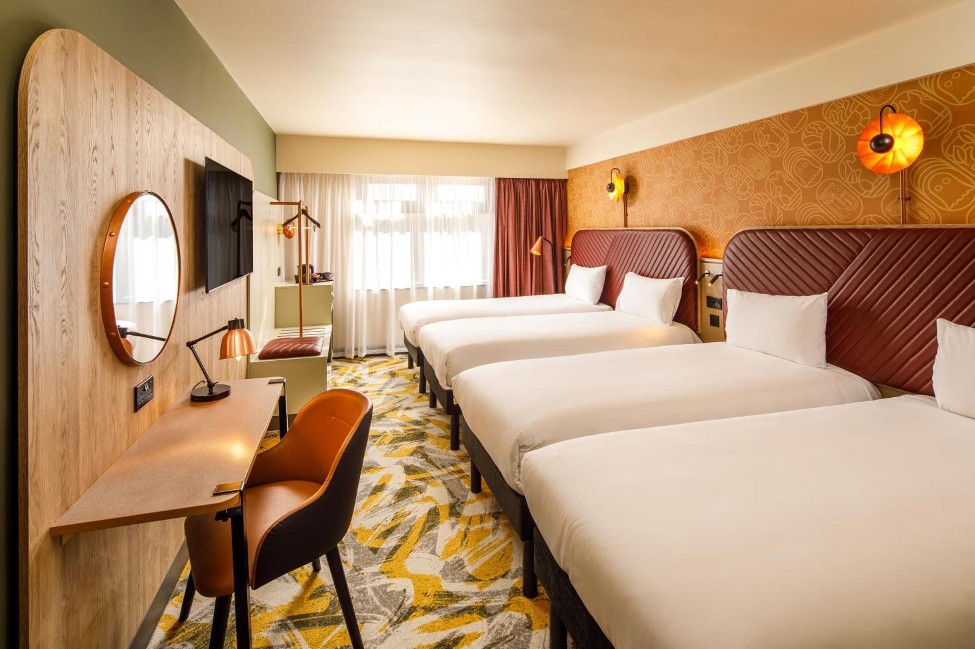 Quadruple Room with four single beds