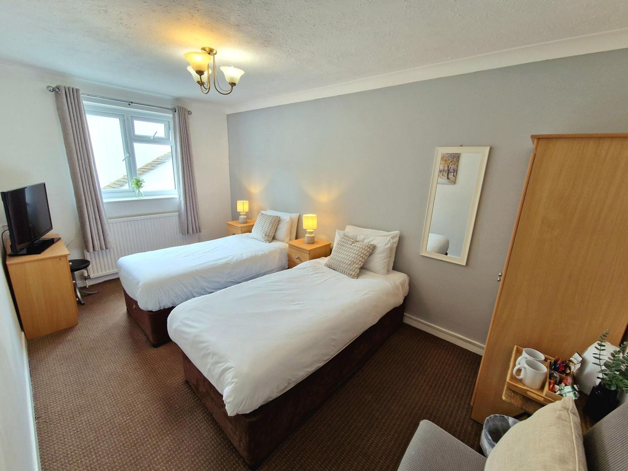 Twin Room,1678623553:JPEG