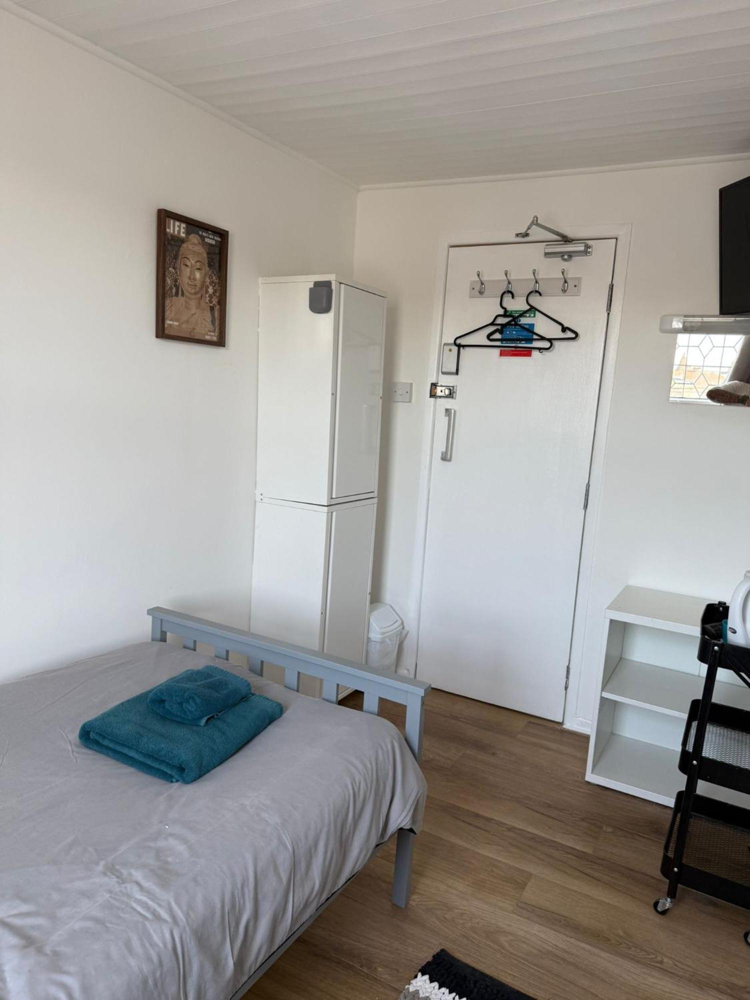 Single Room with Shared Bathroom,1691025502:JPEG