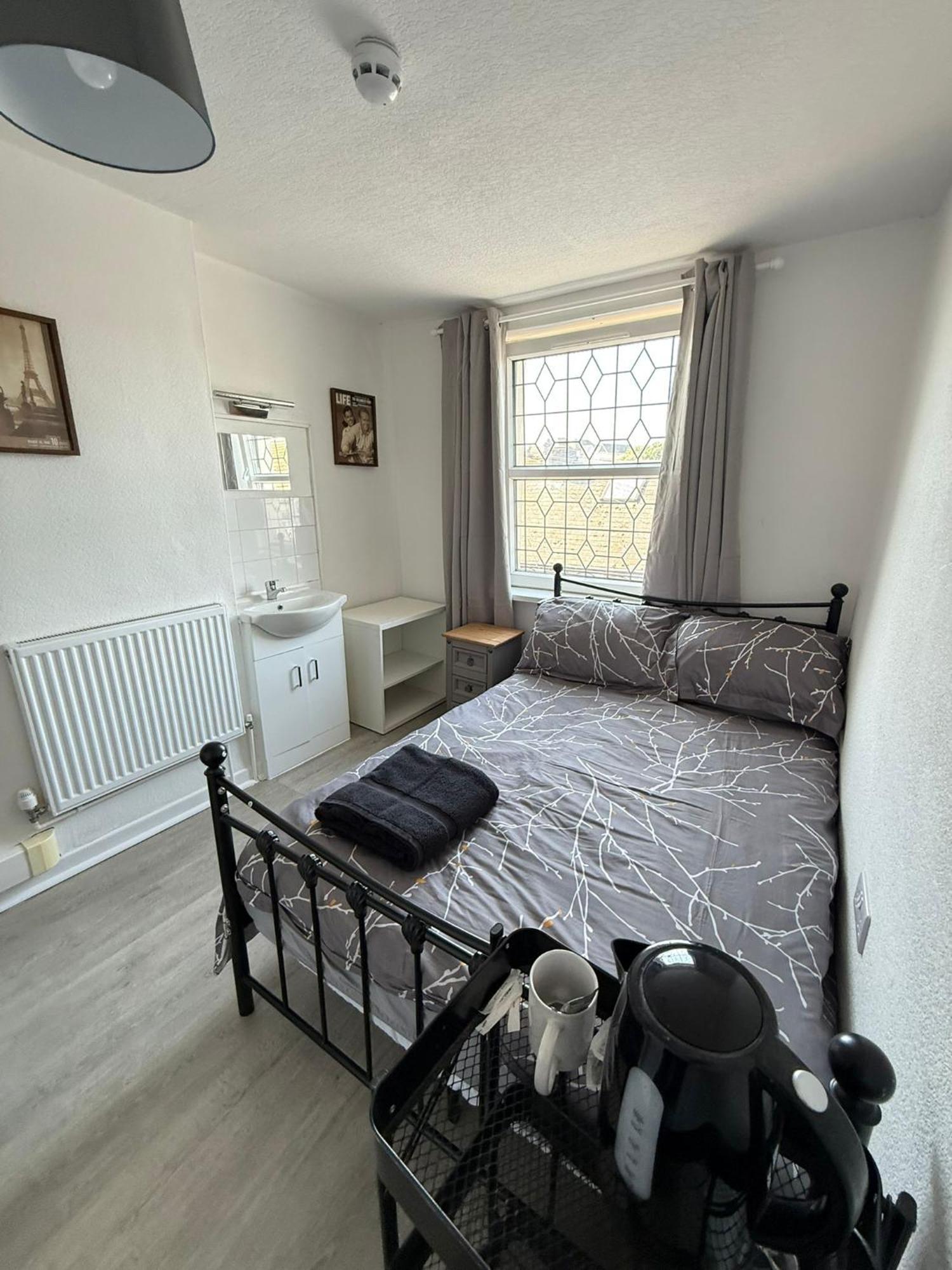 Double Room with Shared Bathroom,1691025493:JPEG