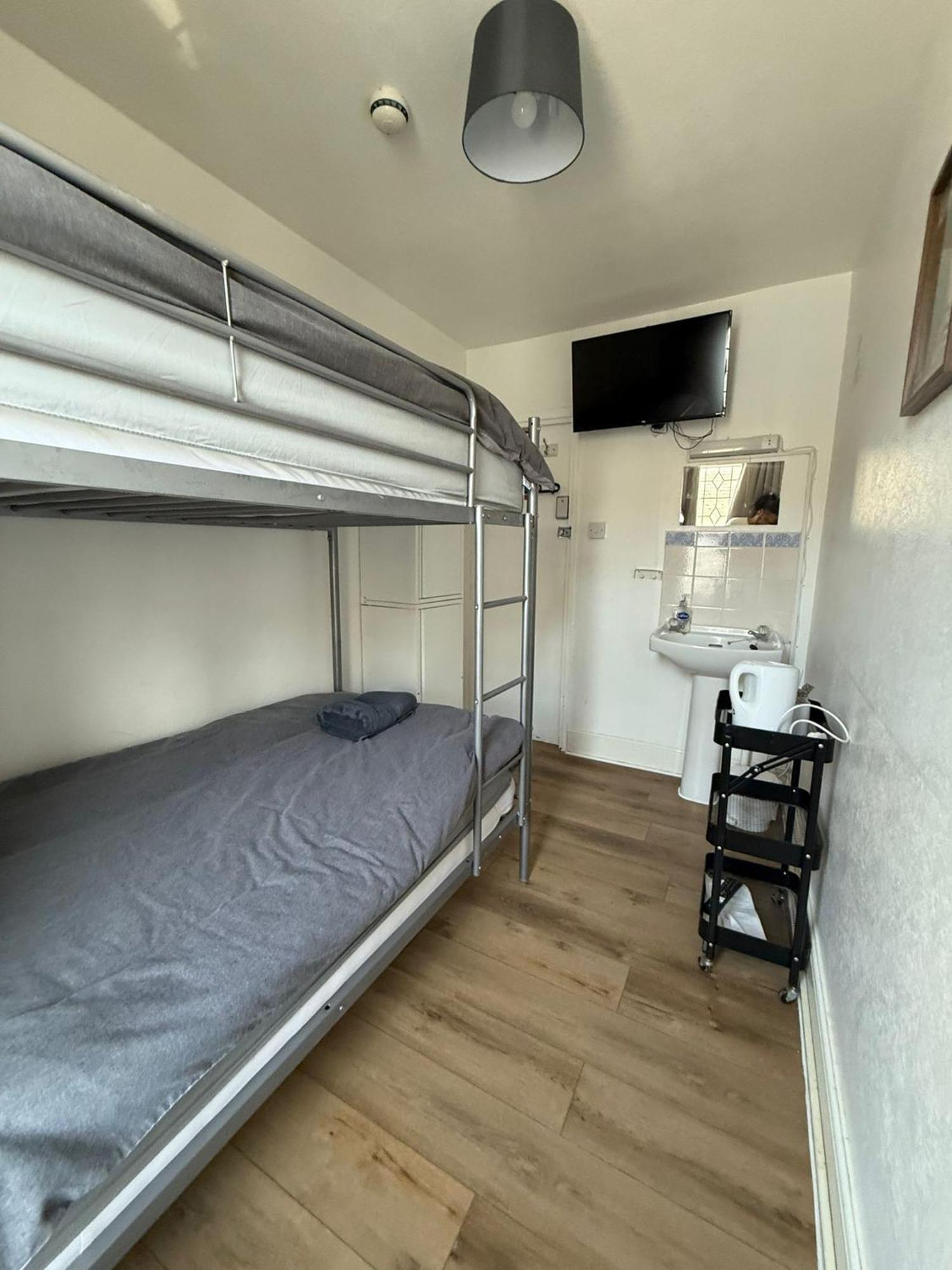 Single Room with Shared Bathroom,1691025501:JPEG