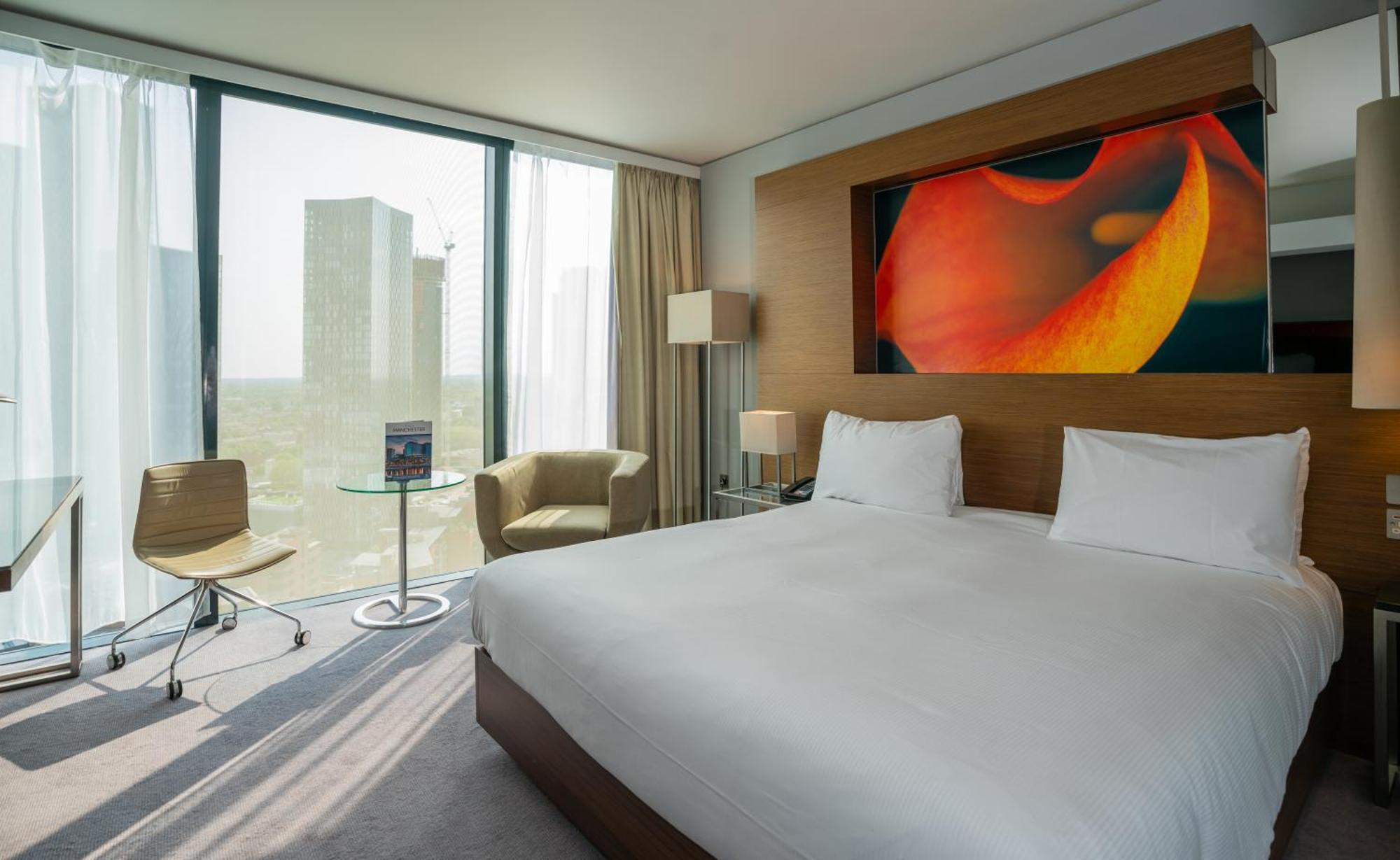 Classic King Room - Skyline,1729998622:JPEG