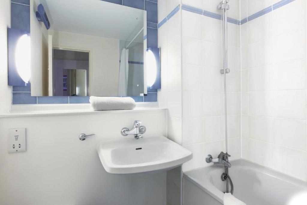 Double Room,1697782038:JPEG