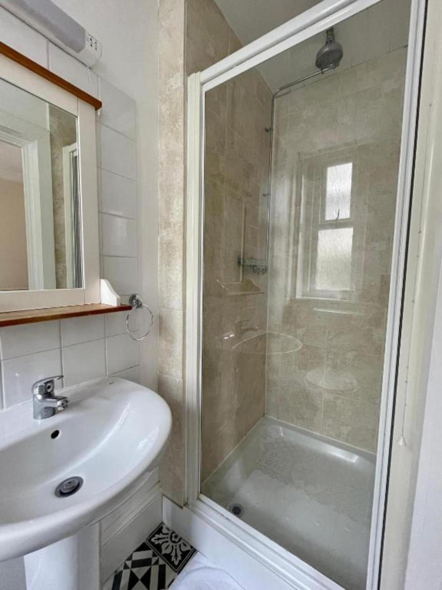 Standard Single Room with Shared Bathroom,1698657605:JPEG