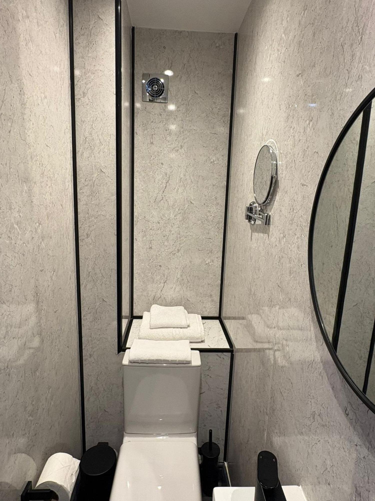 Petite Single Room,1704838073:JPEG