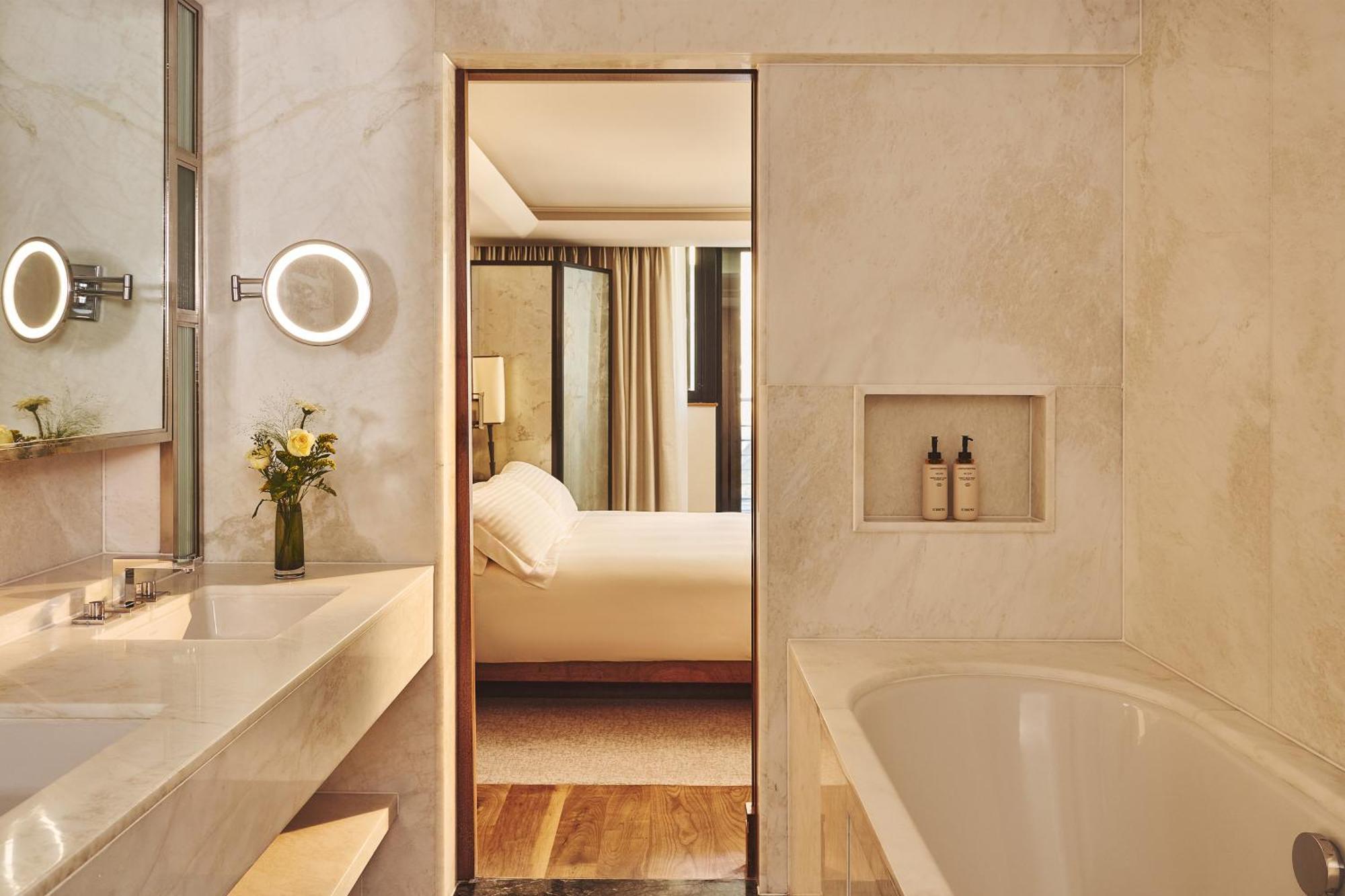 Contemporary Deluxe Room