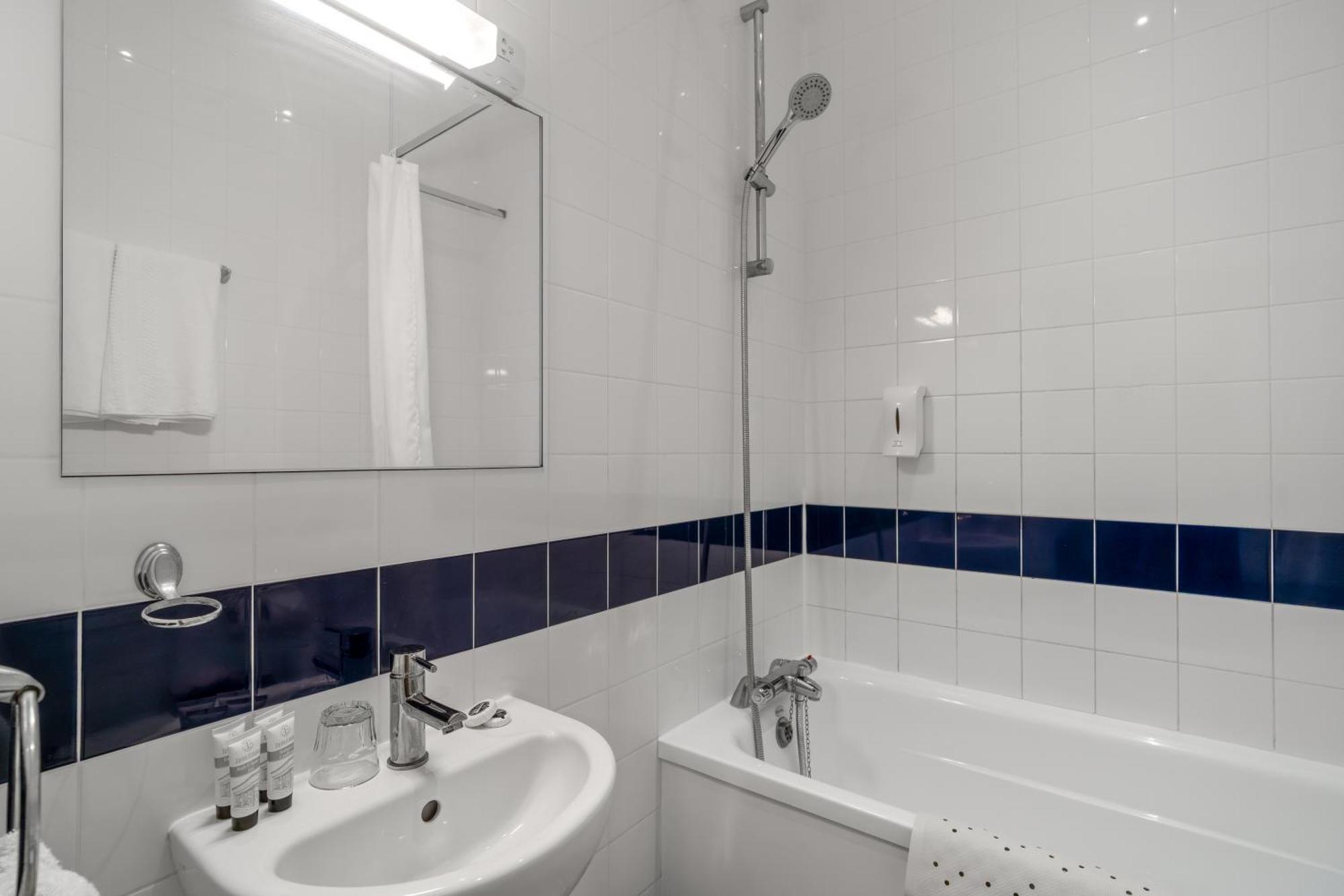 Small Double Room,1746827659:JPEG