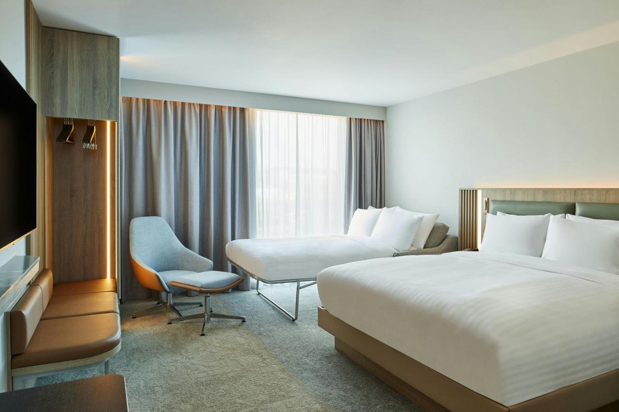 Executive King Room Sofa Bed,1747342507:JPEG