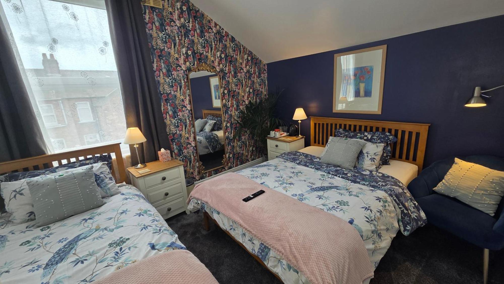 Twin Room,1758553395:JPEG