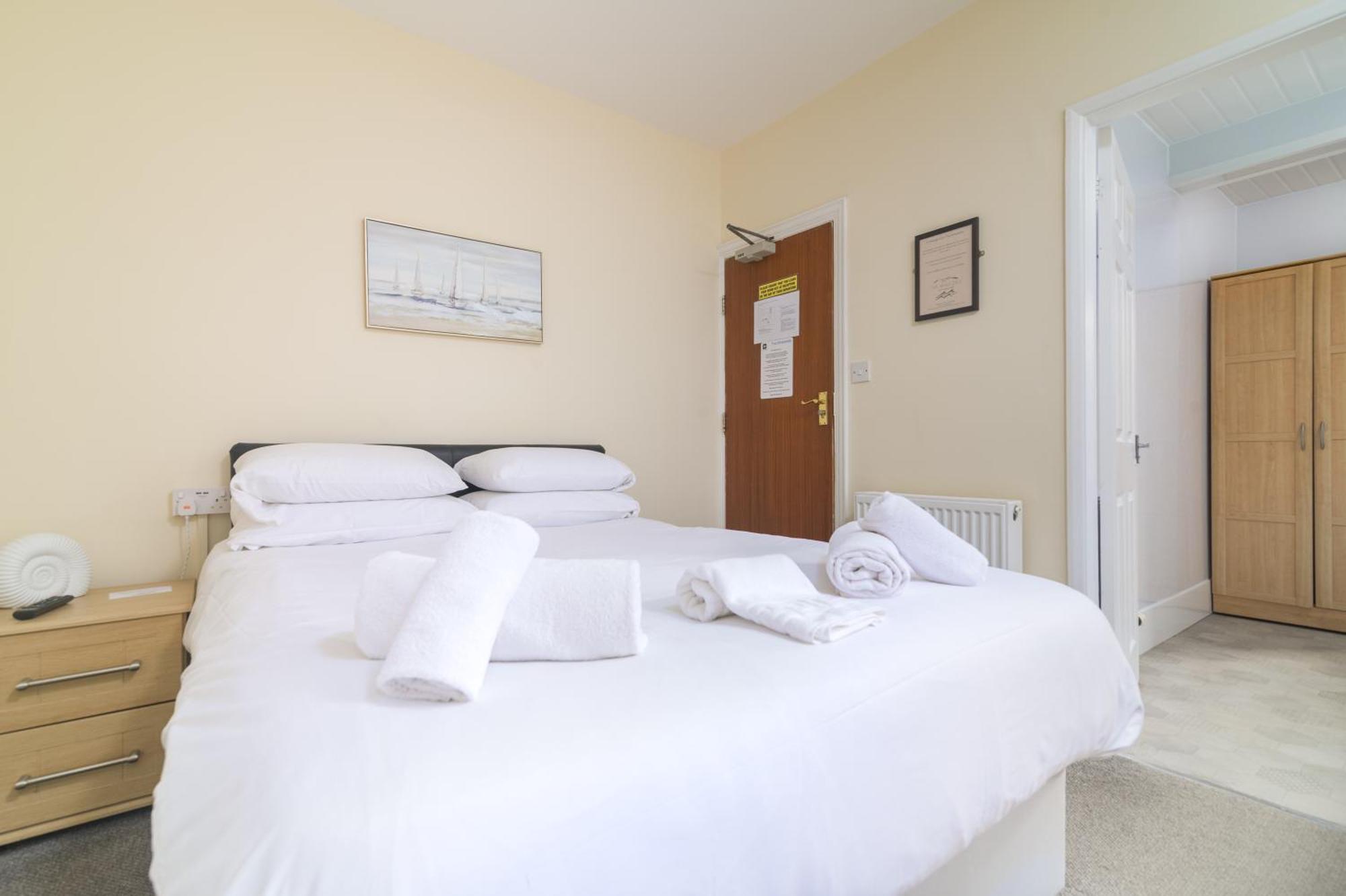 Small Double Room,1765798212:JPEG