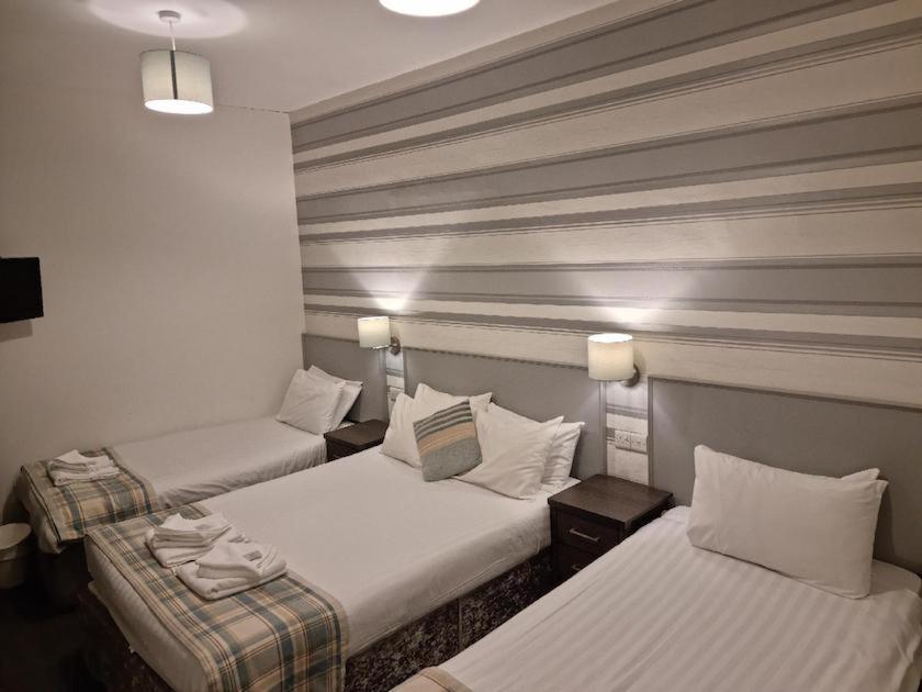 Family Room (2 Adults + 2 Children)