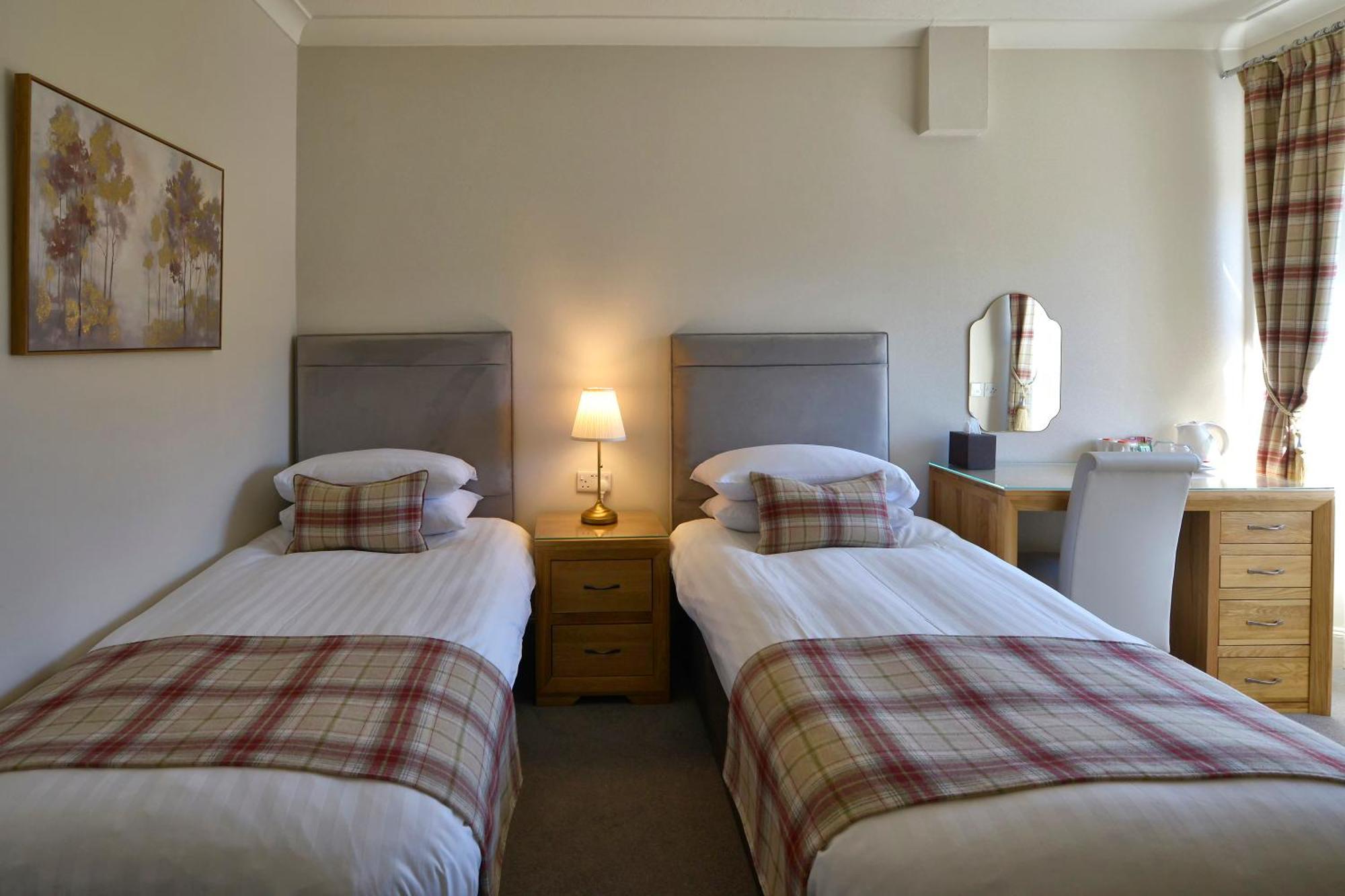Twin Room,1770356623:JPEG