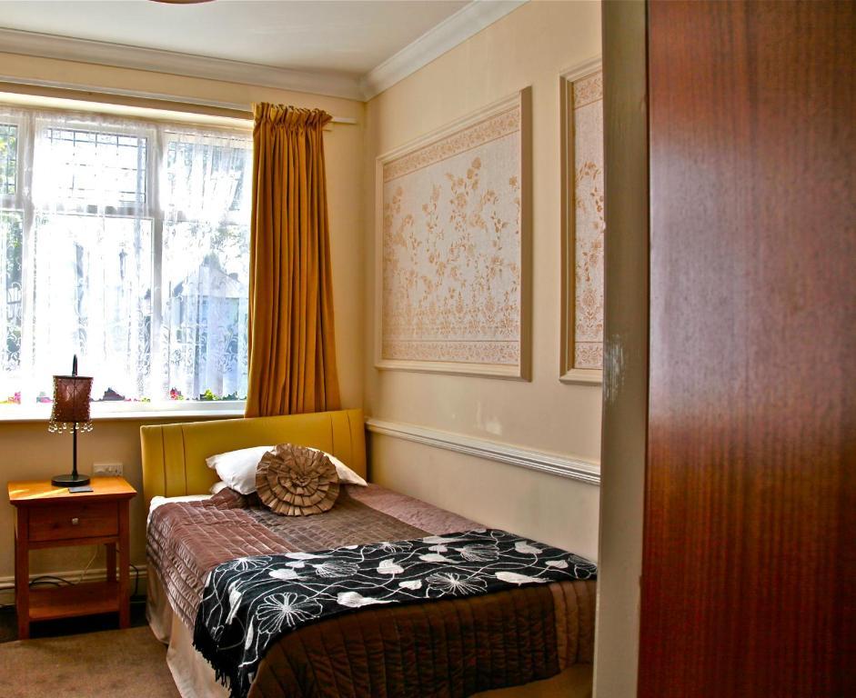 Single Room,1580726889:JPEG