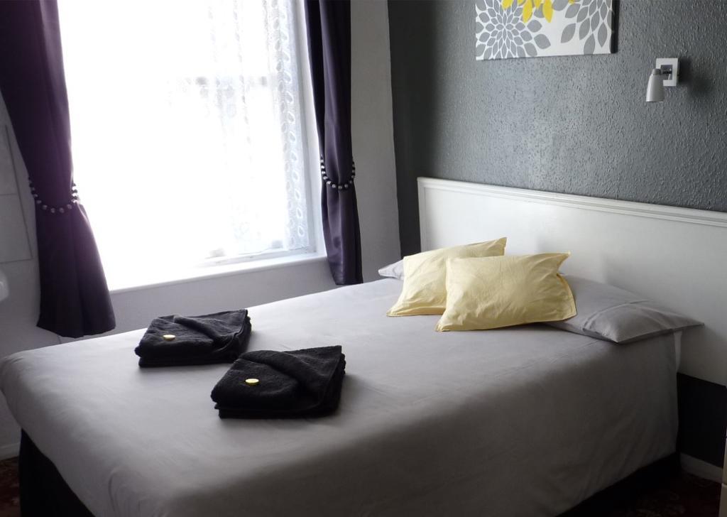 Double Room with Shared Shower and Toilet,188608577:JPEG