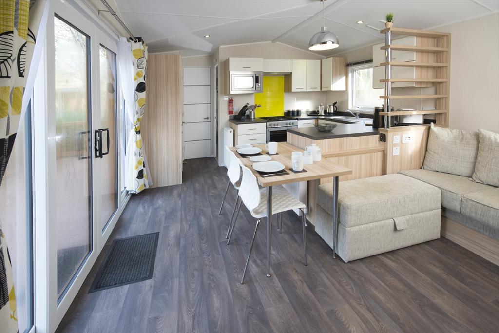 2 Bedroom Silver Caravan Lodge,195471349:JPEG