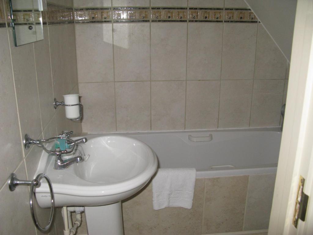 Twin Room Bed and Breakfast,49366434:JPEG