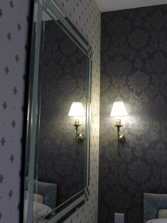 Double Room (1 Adult)