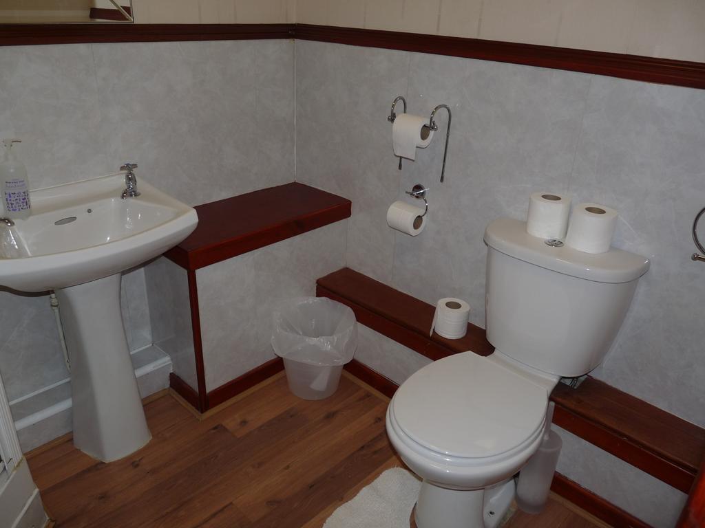 Basic Triple Room with Shared Bathroom,224267783:JPEG
